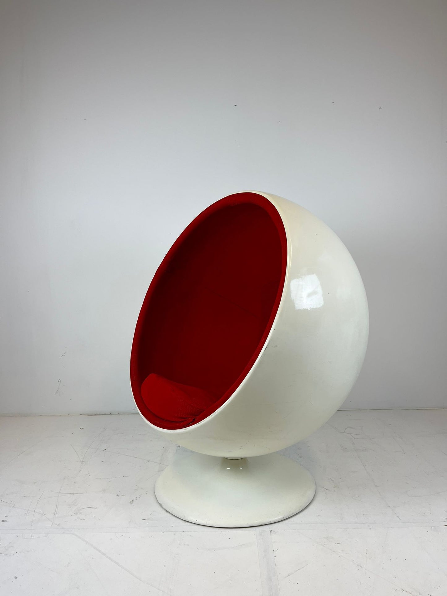 Eero Aarnio ball chair