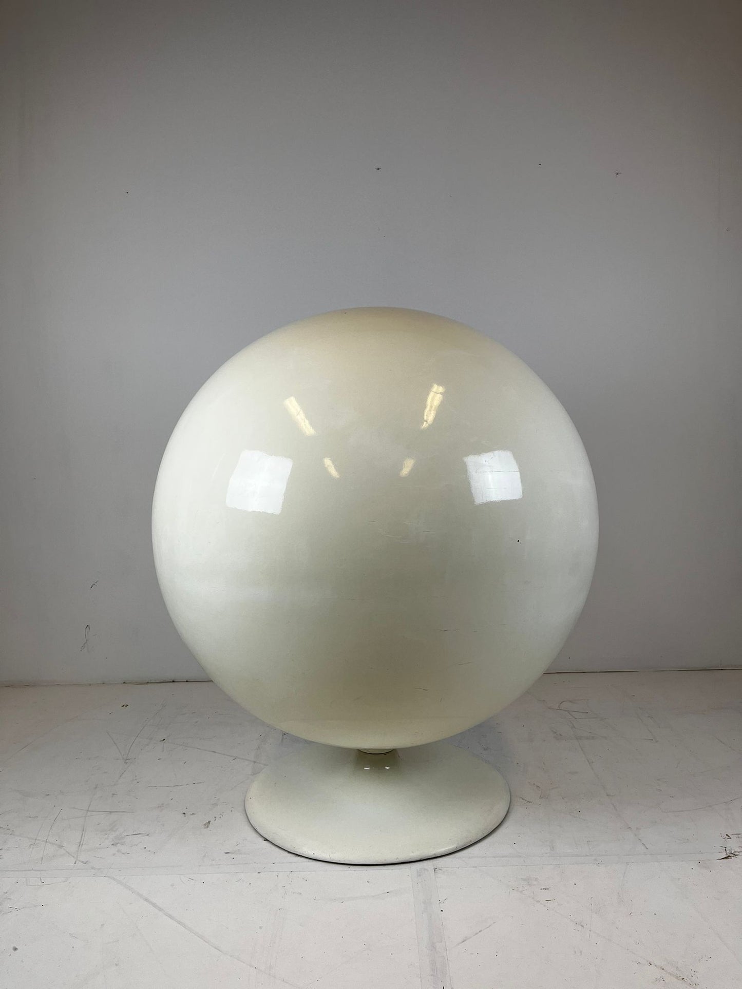 Eero Aarnio ball chair