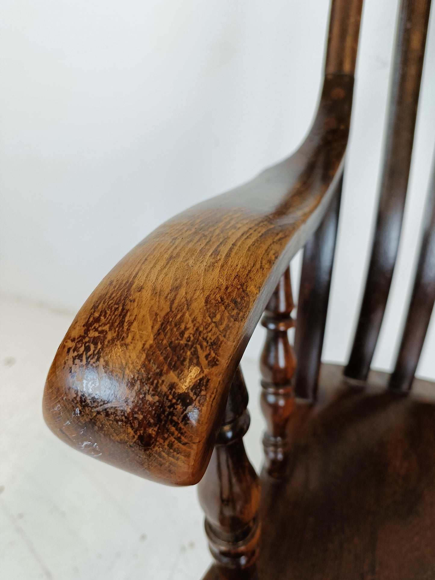 Scroll Arm English Windsor Chair
