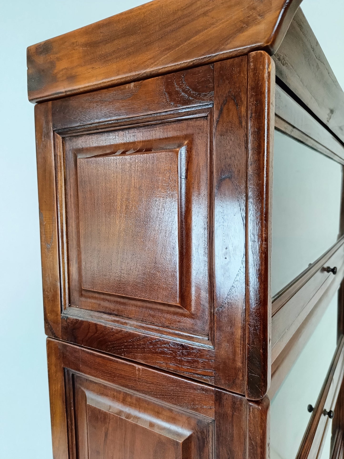 Classic Style Globe Warnick Cabinet