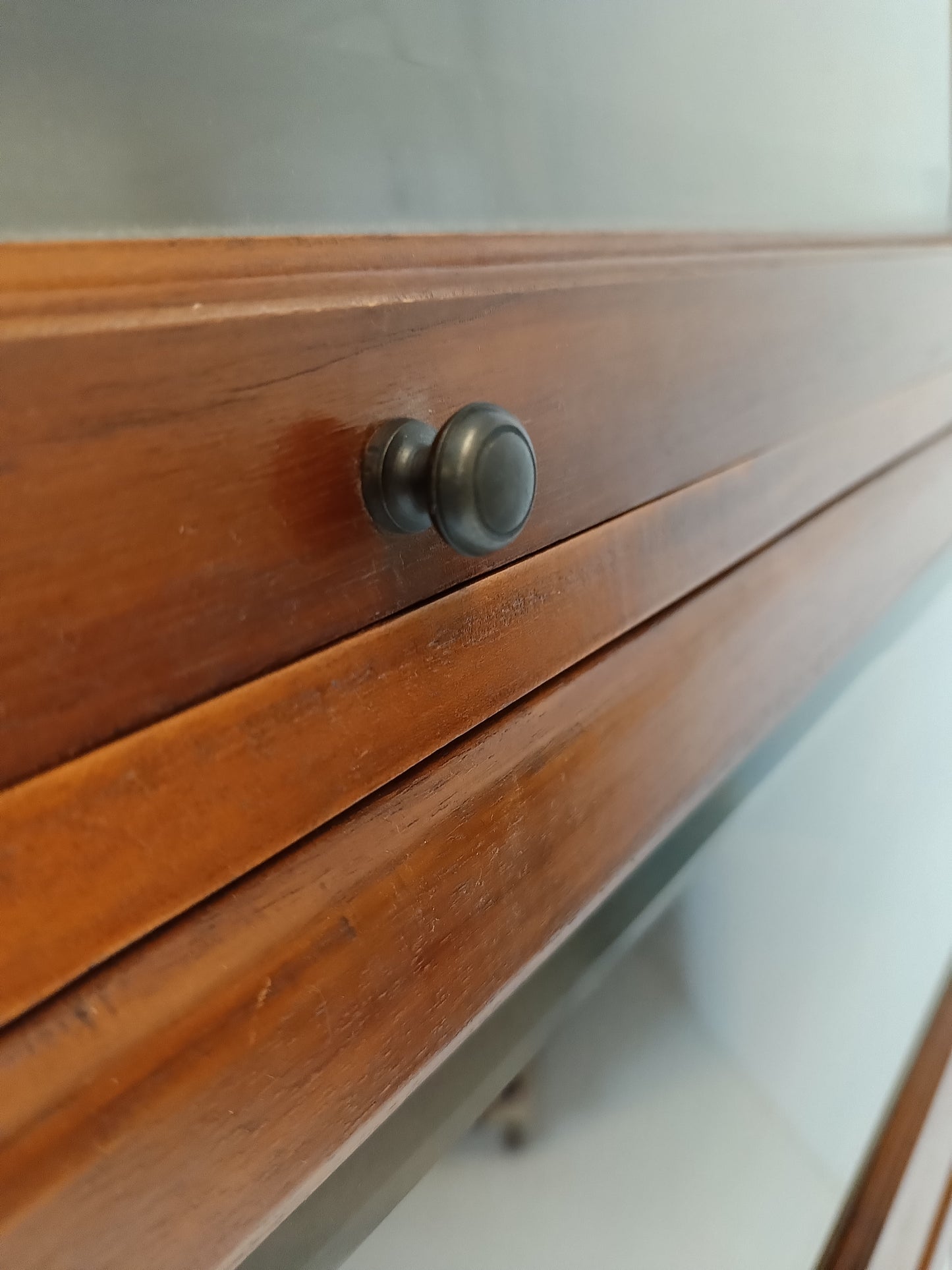 Classic Style Globe Warnick Cabinet