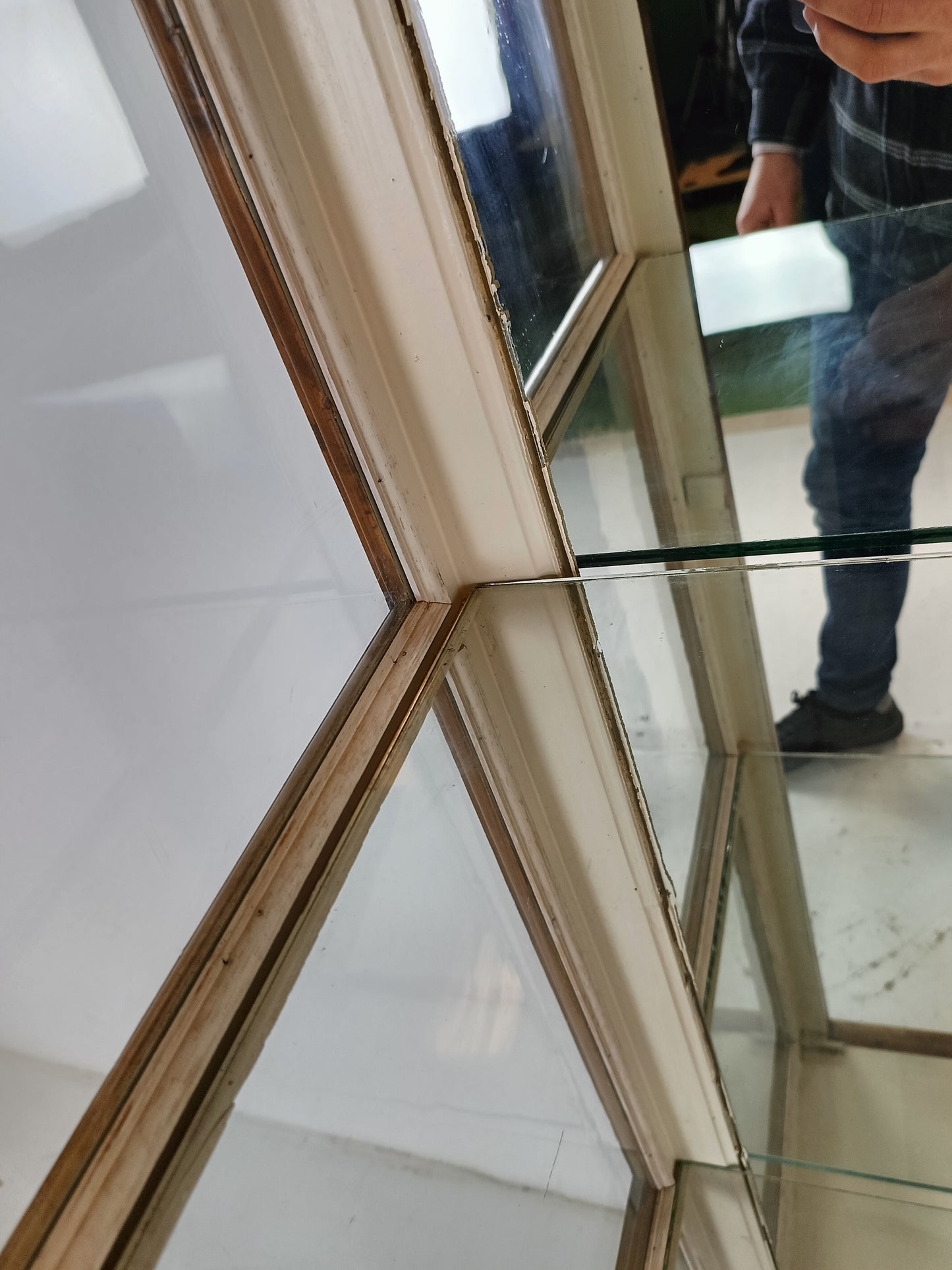 Eye catching display cabinet