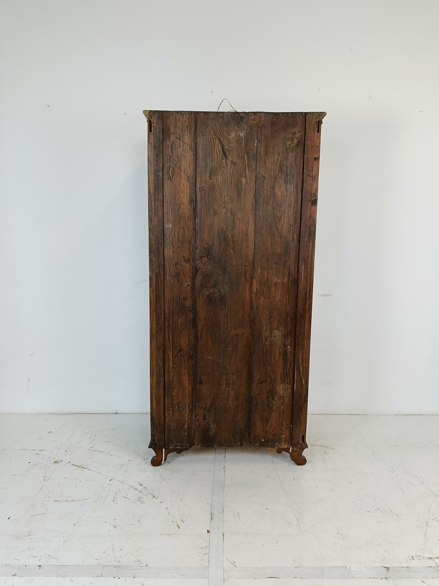 Eye catching display cabinet