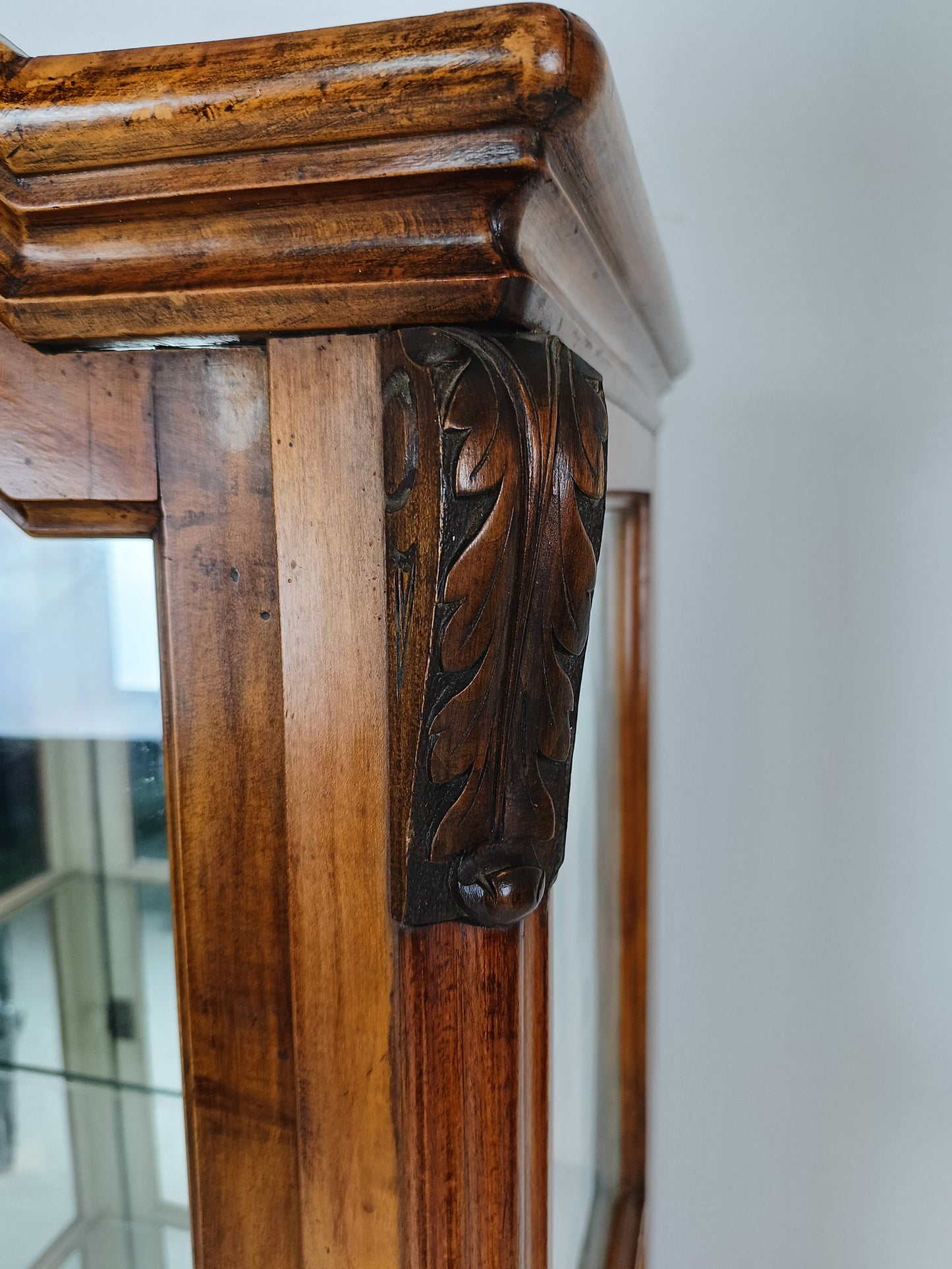 Eye catching display cabinet
