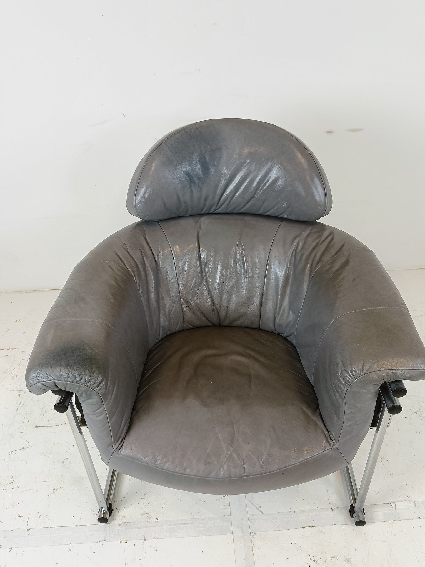 Vintage leather armchair with chrome tubular frame