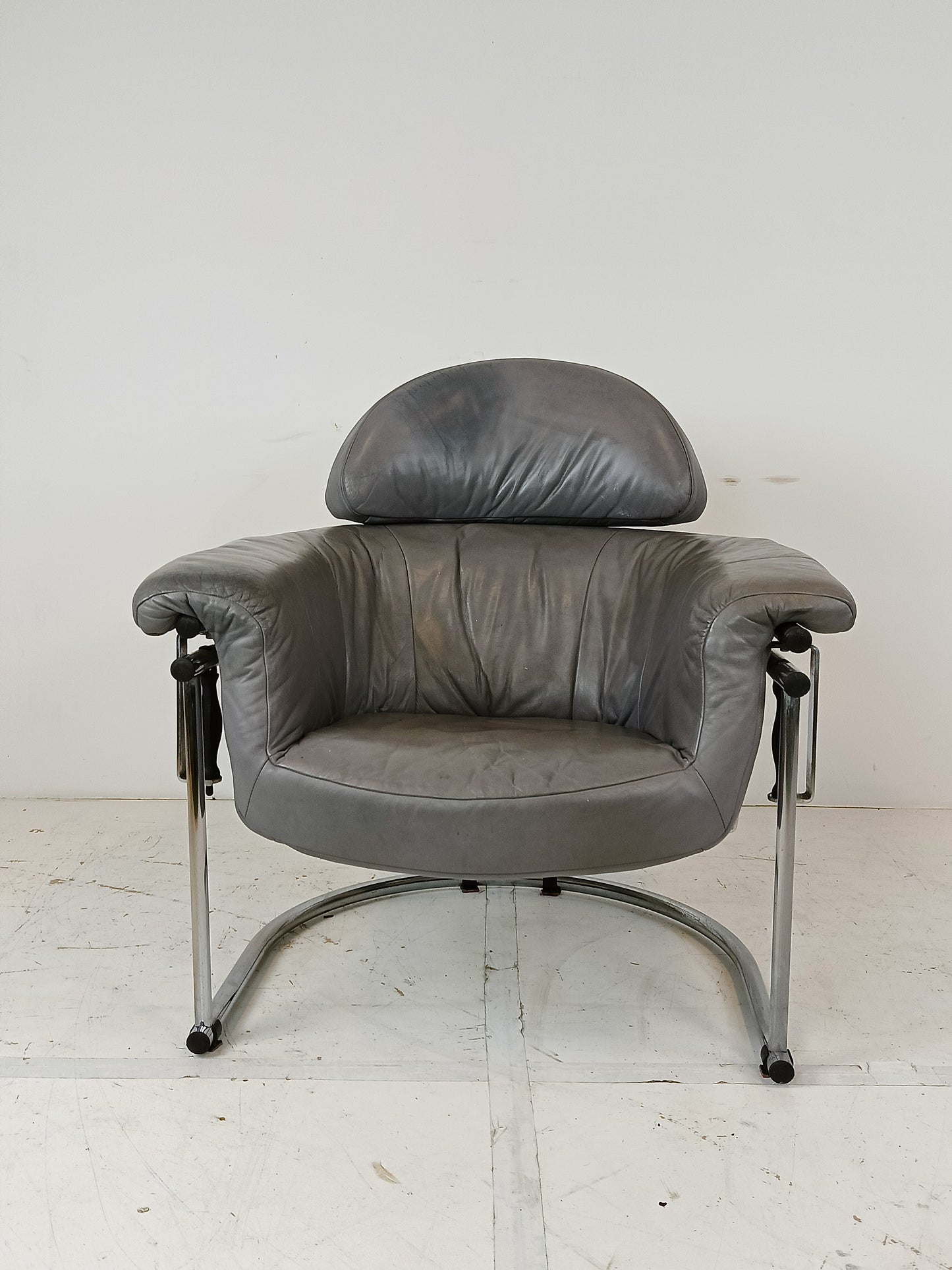 Vintage leather armchair with chrome tubular frame