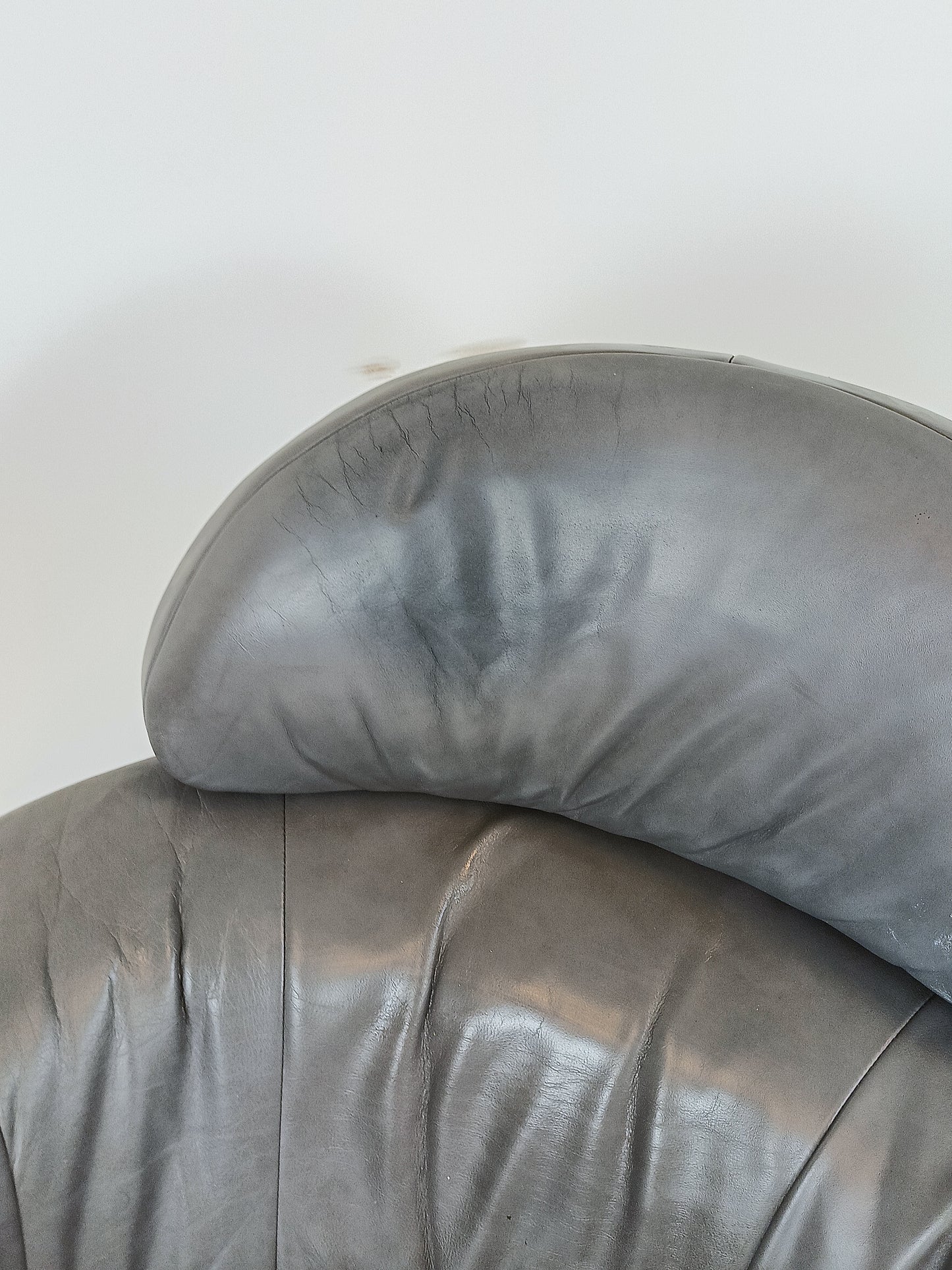 Vintage leather armchair with chrome tubular frame