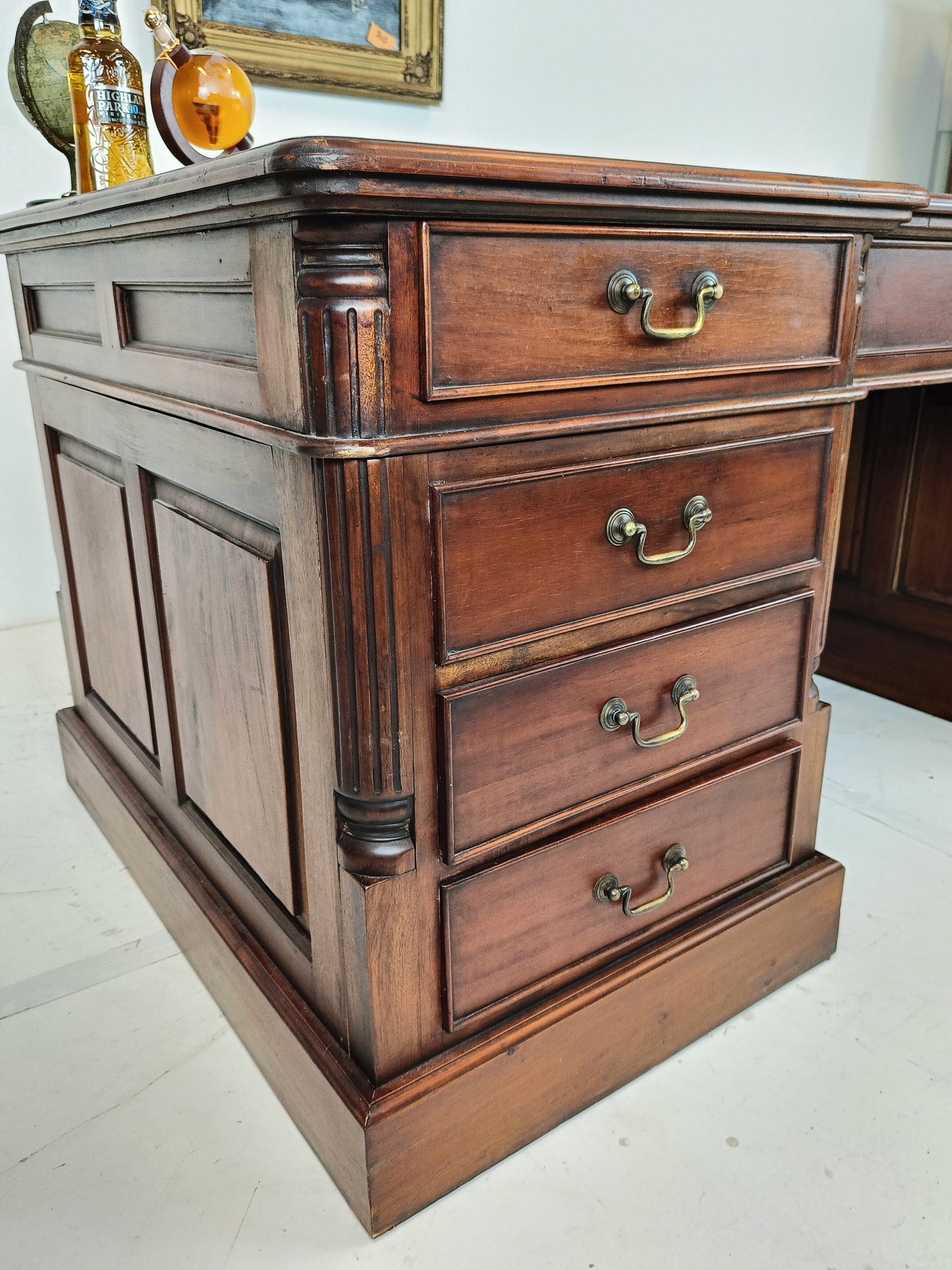 English Partner Desk