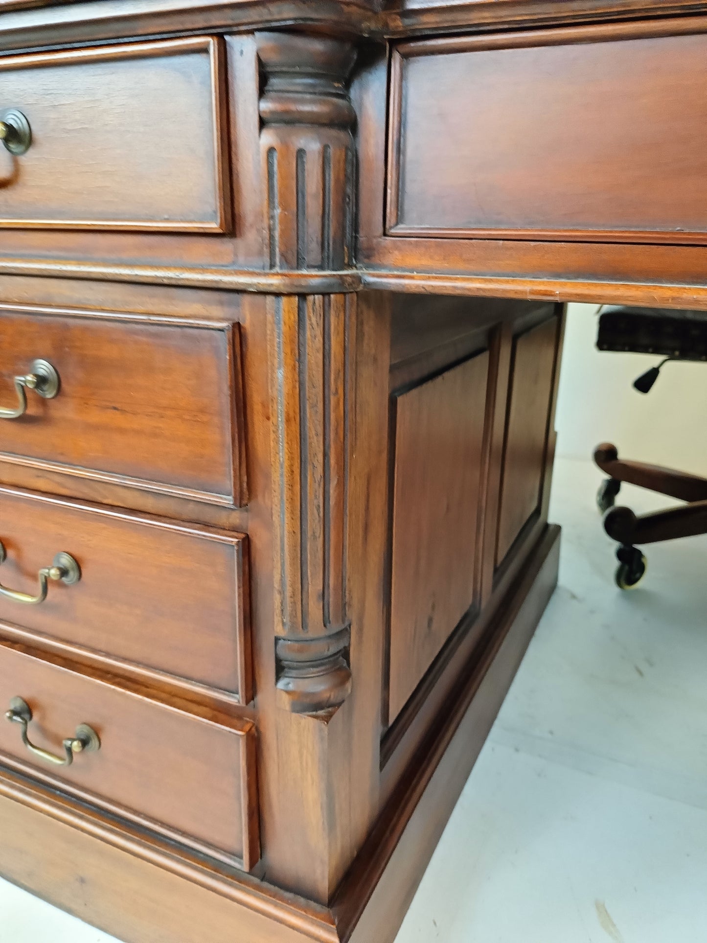 English Partner Desk