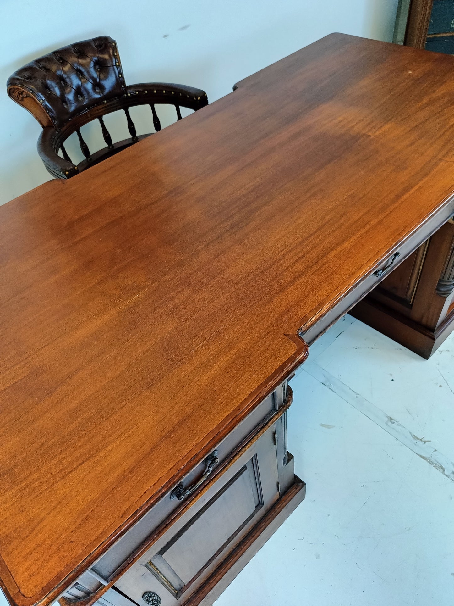 English Partner Desk