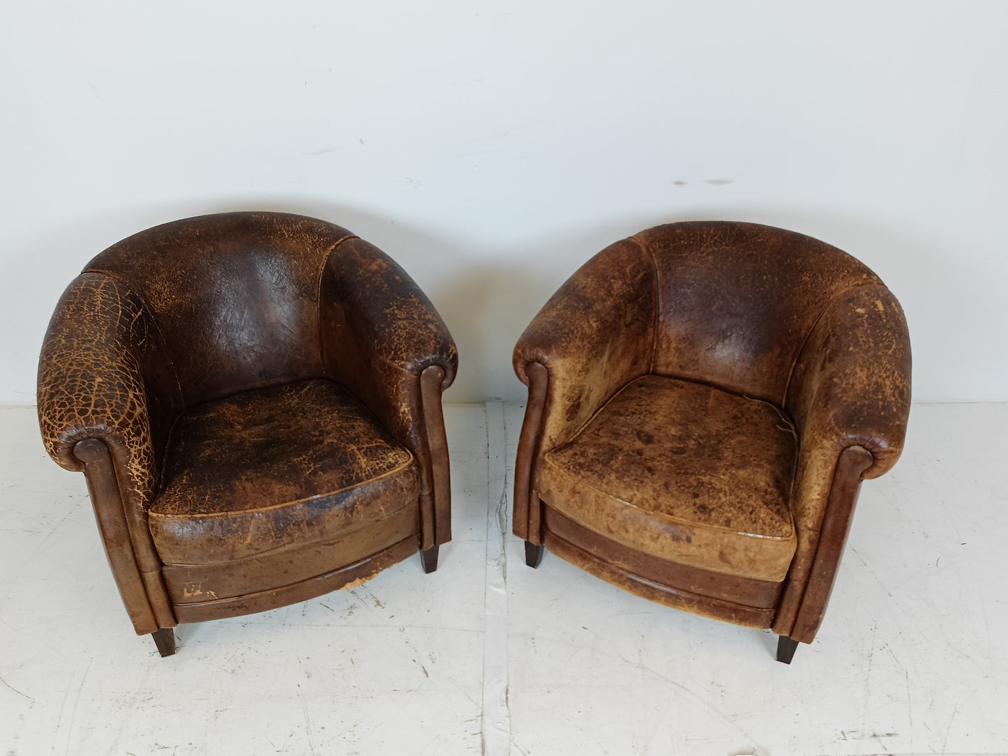 Patinated Sheep Leather Chair Set