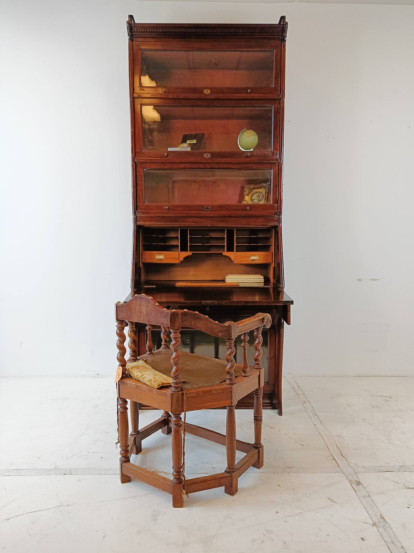 Globe Wernicke Style Bookcase/Display Cabinet With Secretary Table Maker Lubus