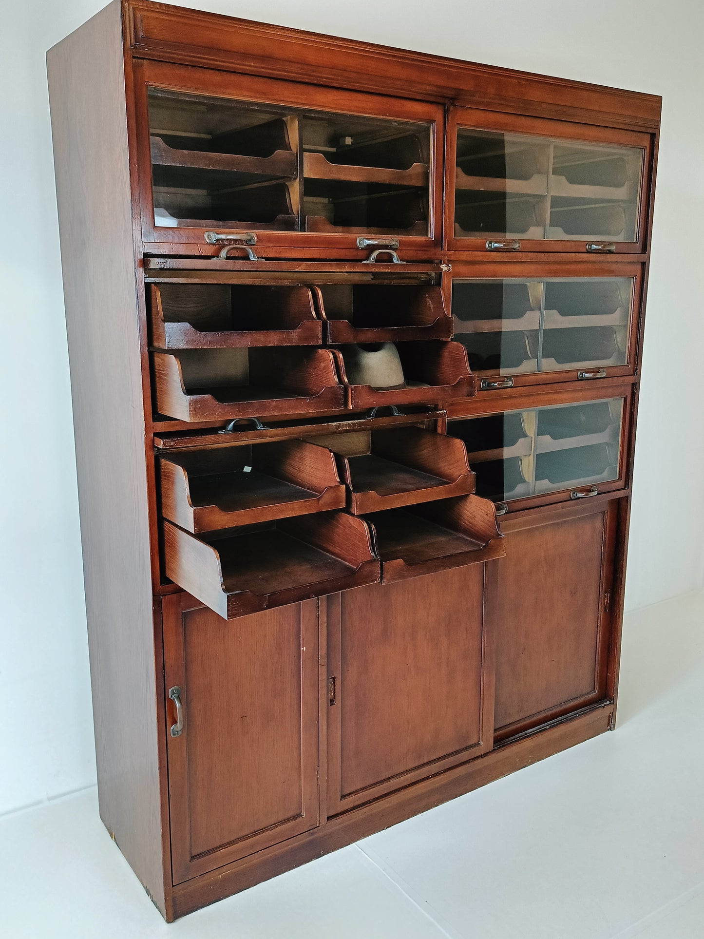 English Display Mahogany Cabinet Around 1910