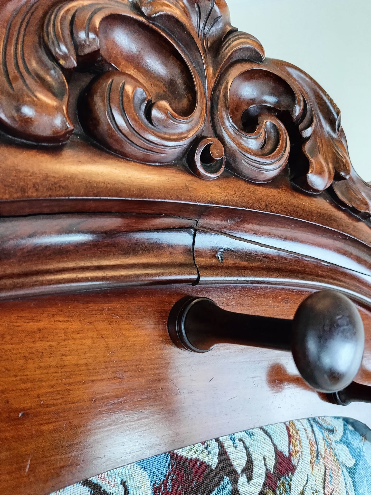 Classic Coat Rack With Notorius Upholstery