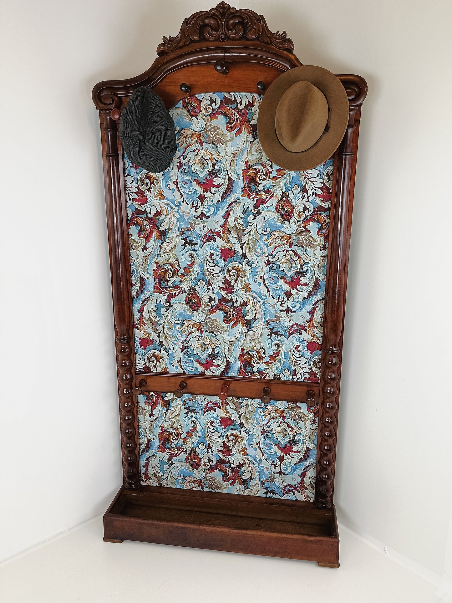 Classic Coat Rack With Notorius Upholstery