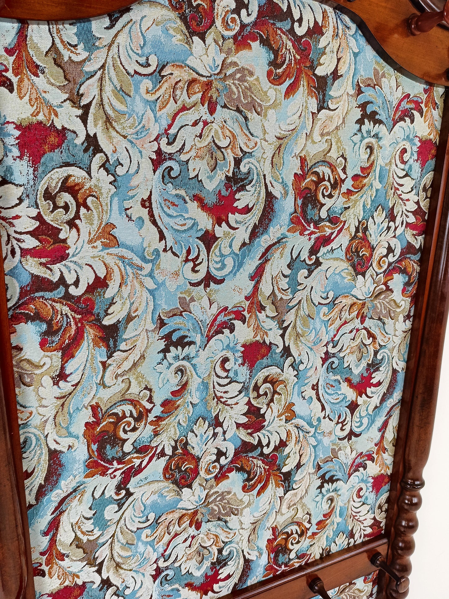 Classic Coat Rack With Notorius Upholstery
