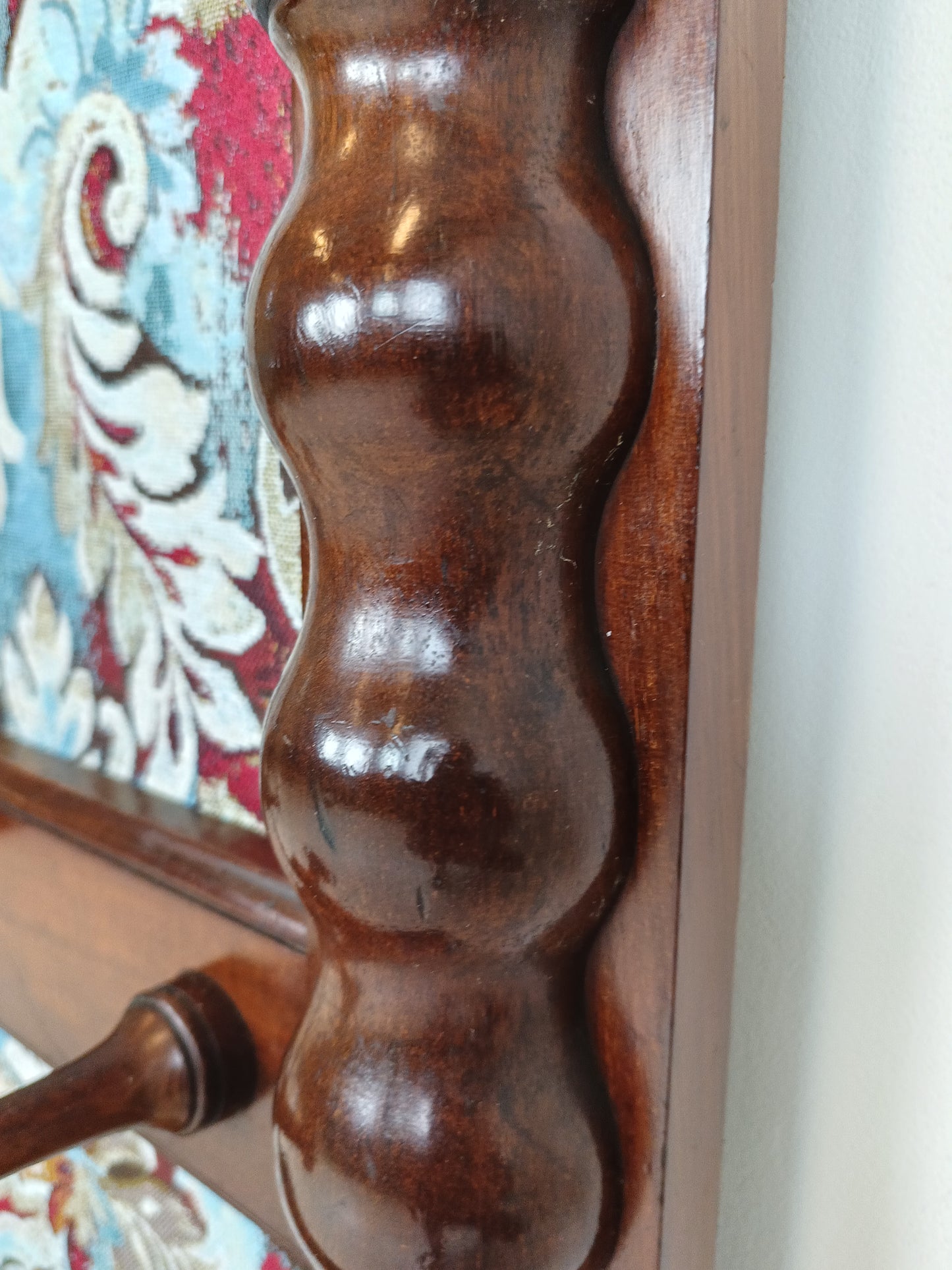 Classic Coat Rack With Notorius Upholstery
