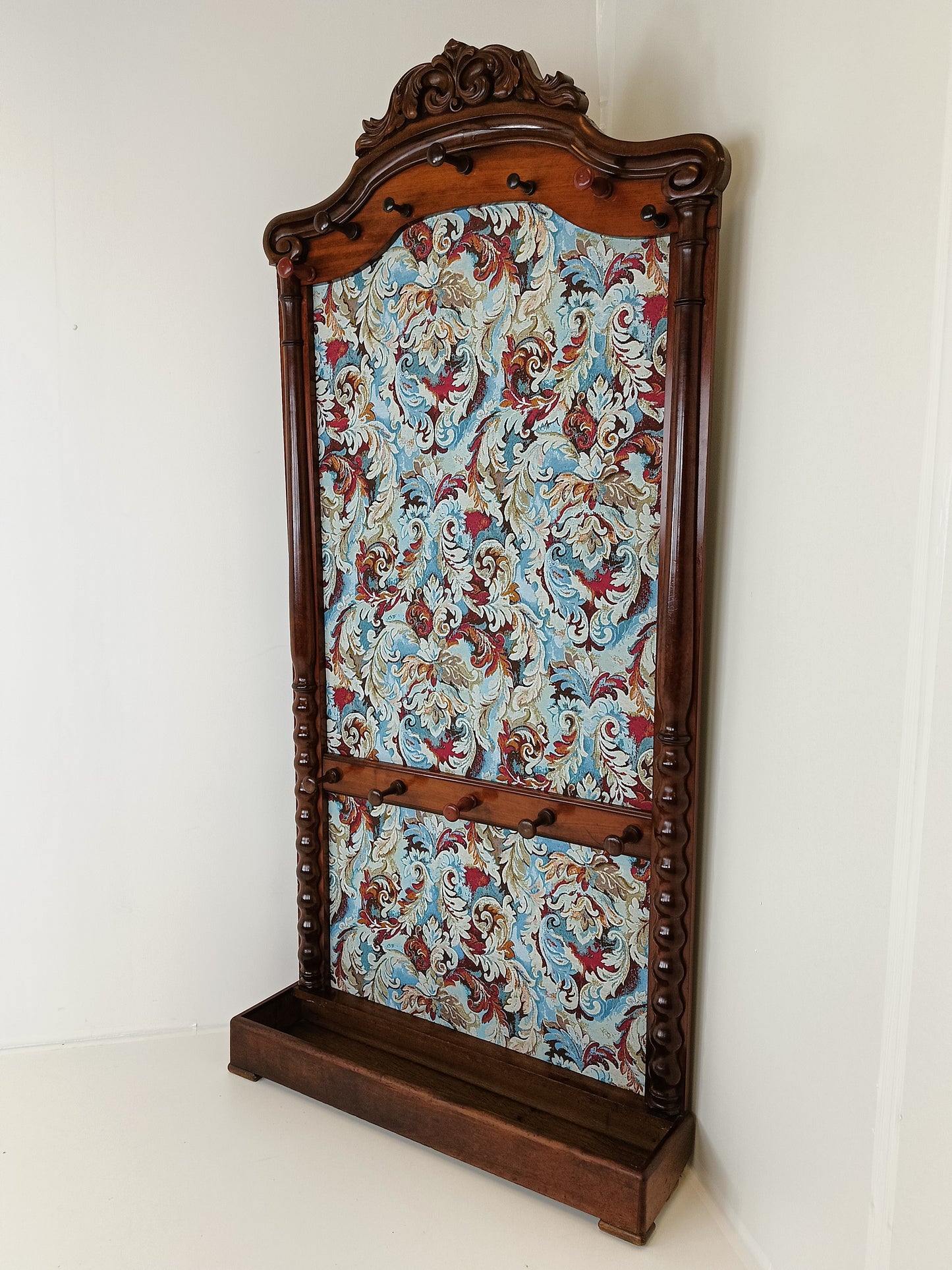 Classic Coat Rack With Notorius Upholstery