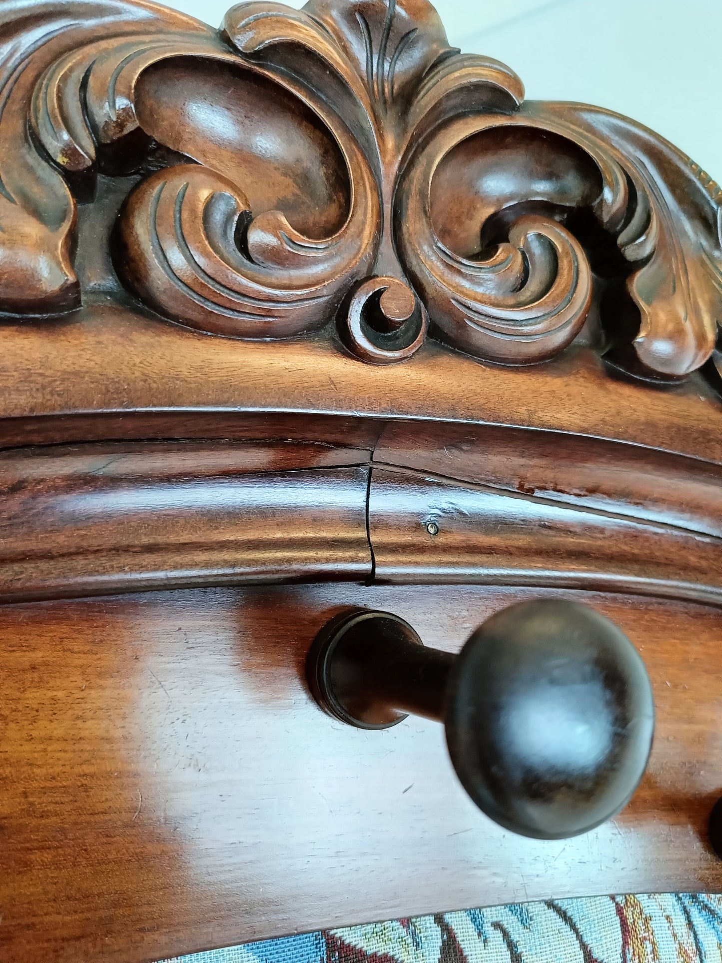 Classic Coat Rack With Notorius Upholstery