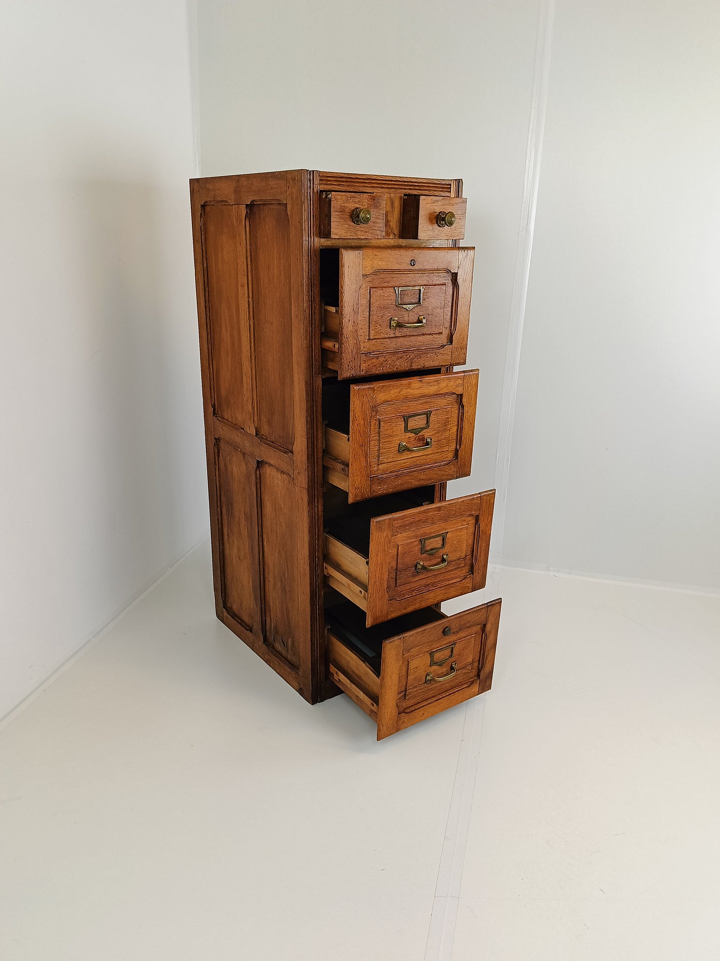 Exclusive Antique Filling Cabinet In Oak Wood