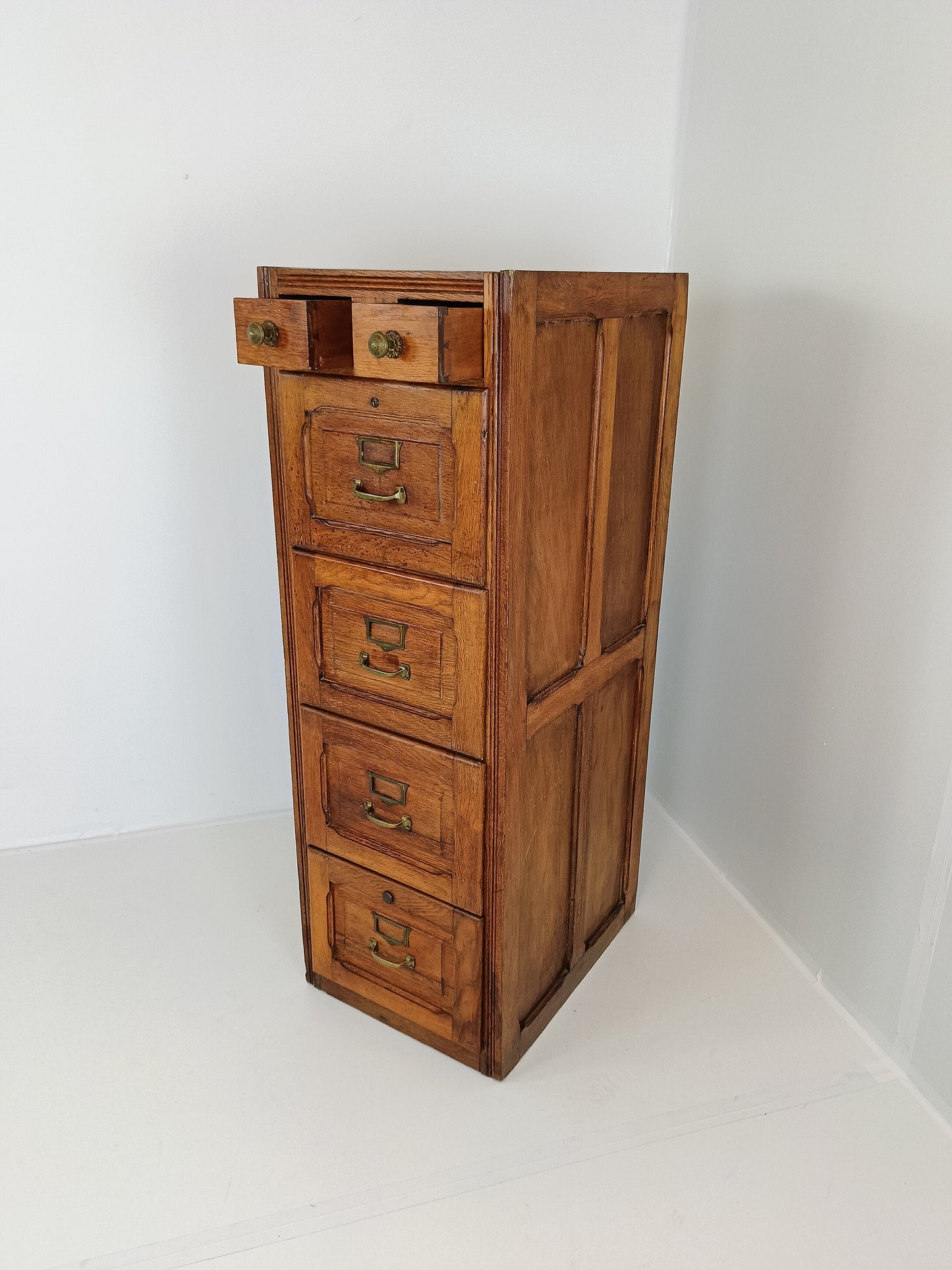 Exclusive Antique Filling Cabinet In Oak Wood