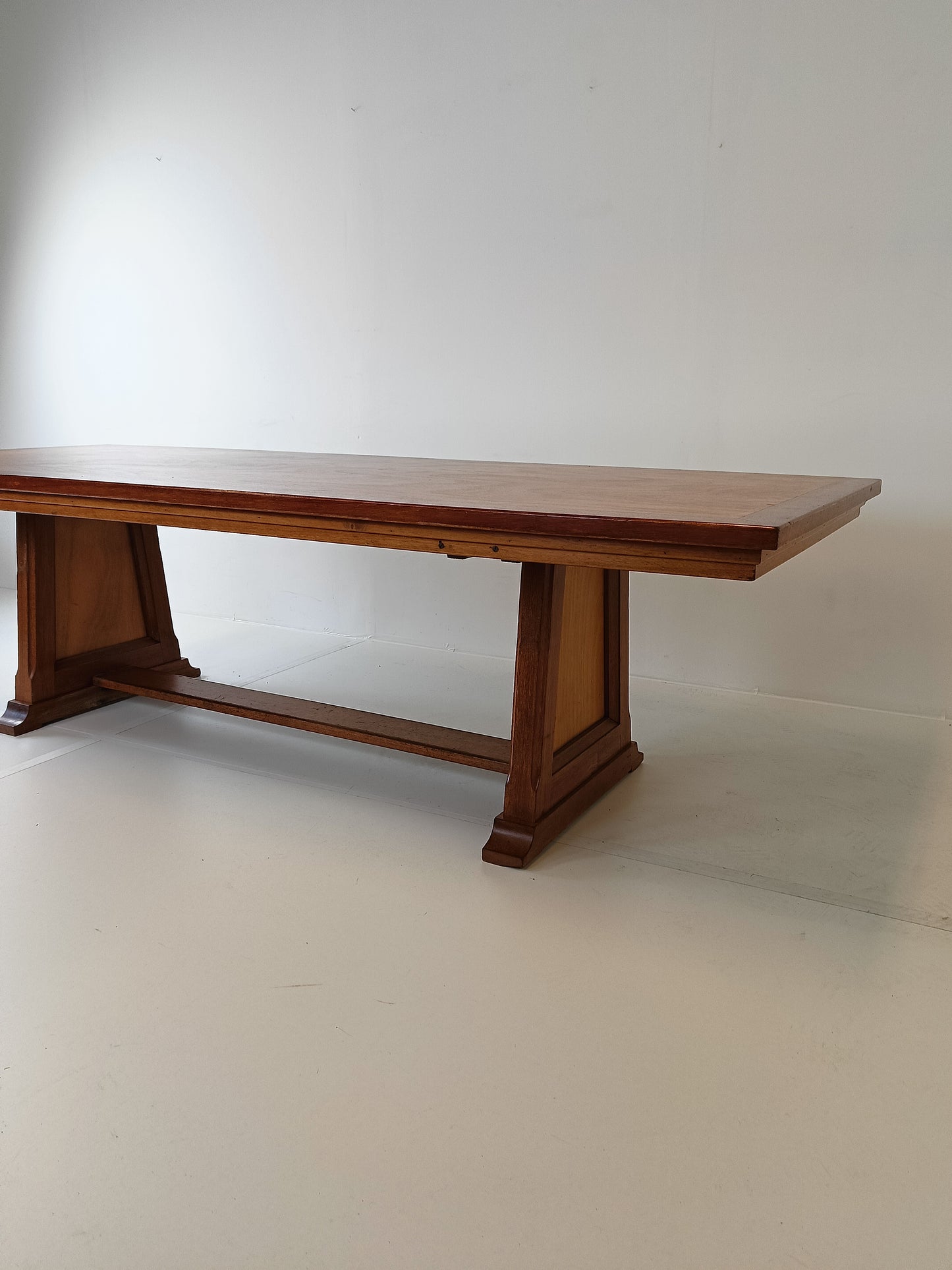 Outstandig Vintage Monastery Table