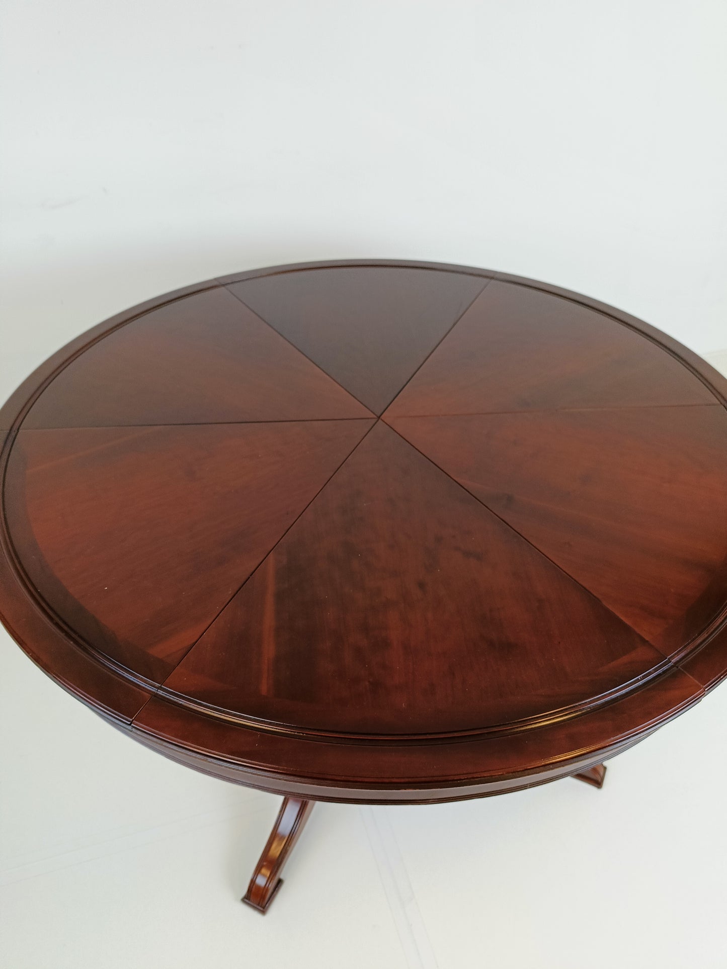 Jupe Expanding Round Table