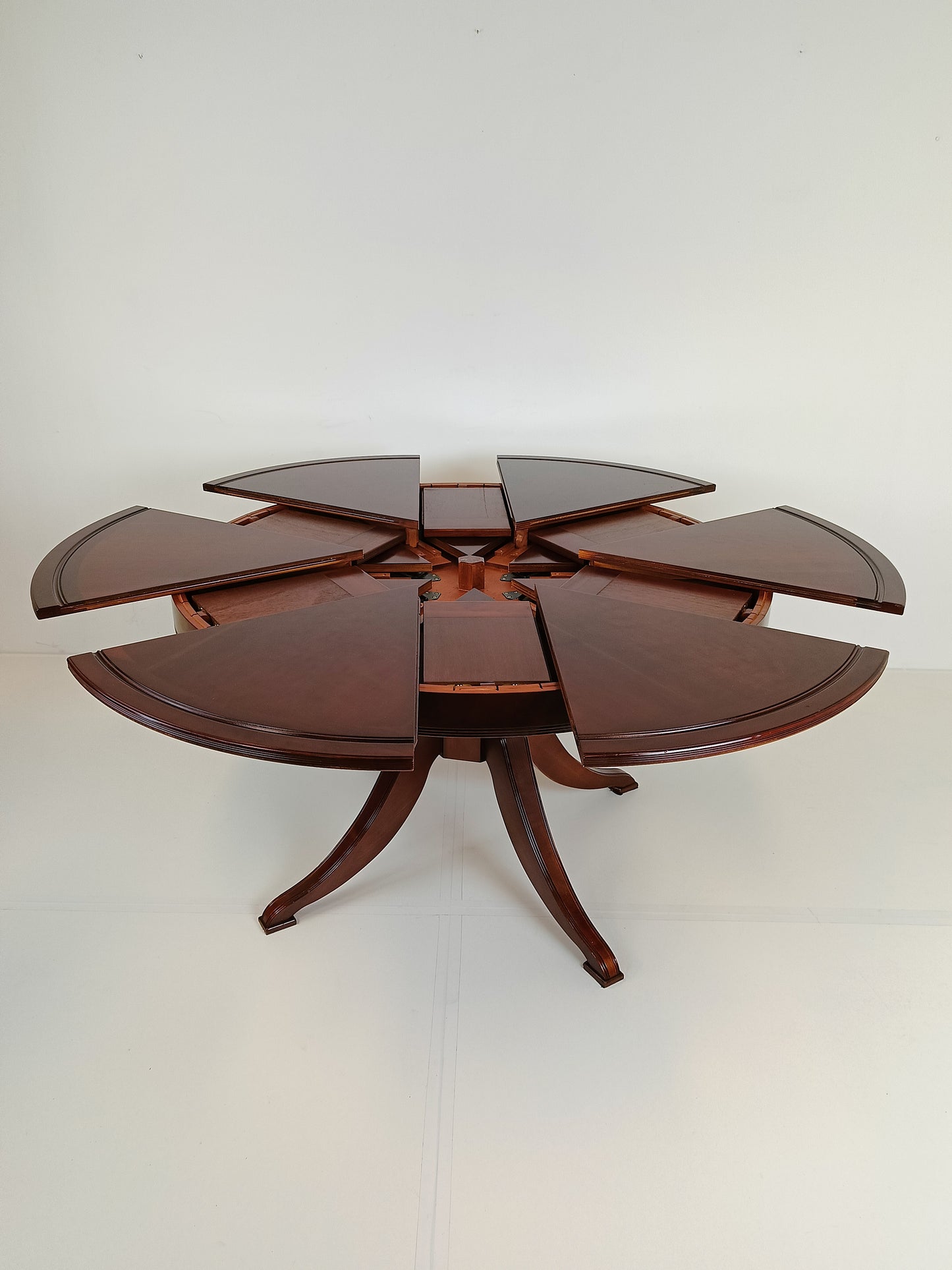 Jupe Expanding Round Table