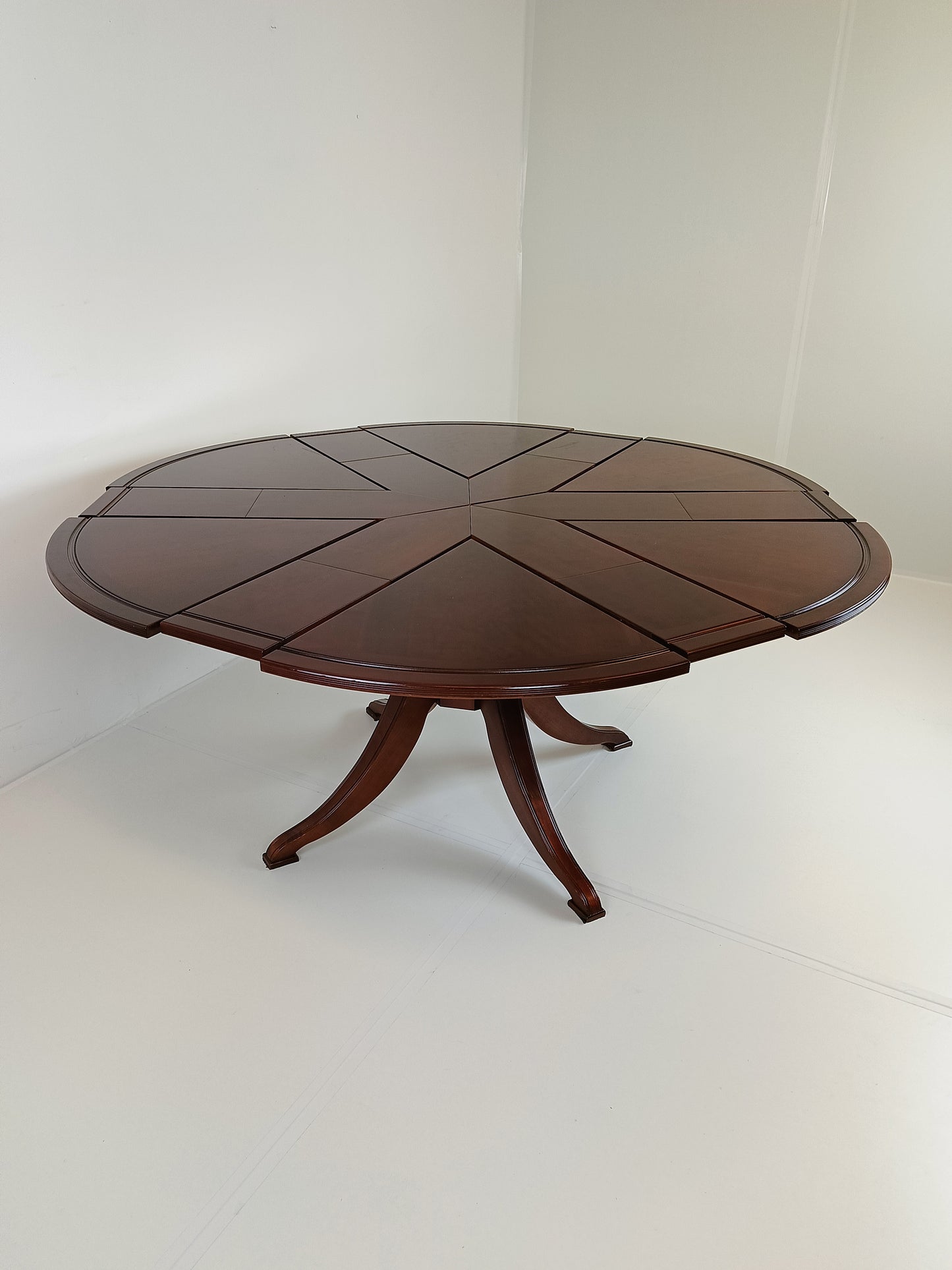 Jupe Expanding Round Table