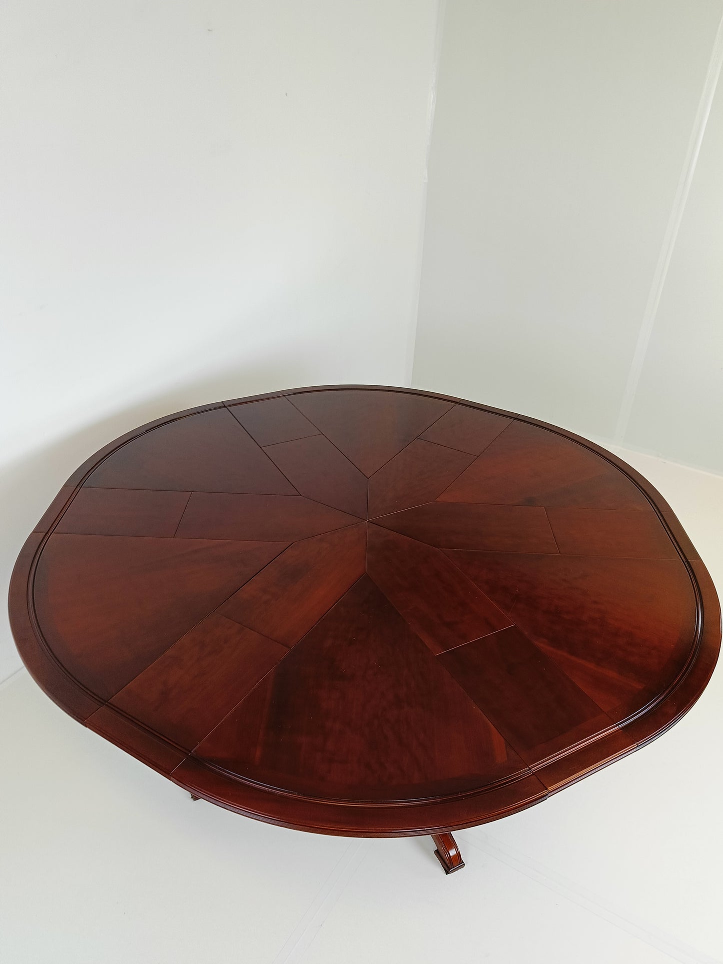 Jupe Expanding Round Table