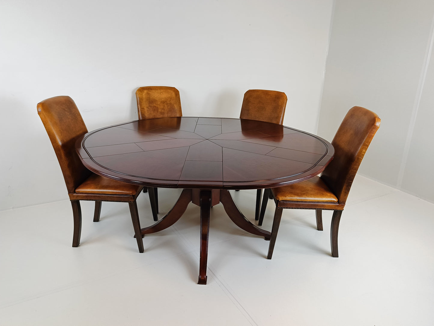 Jupe Expanding Round Table