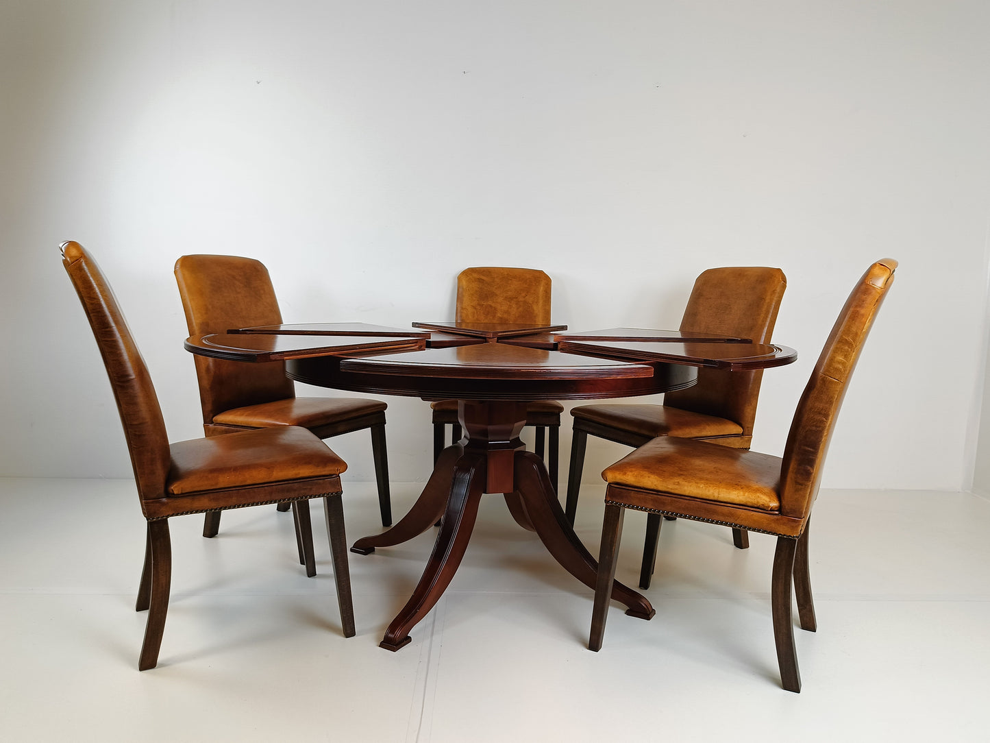 Jupe Expanding Round Table