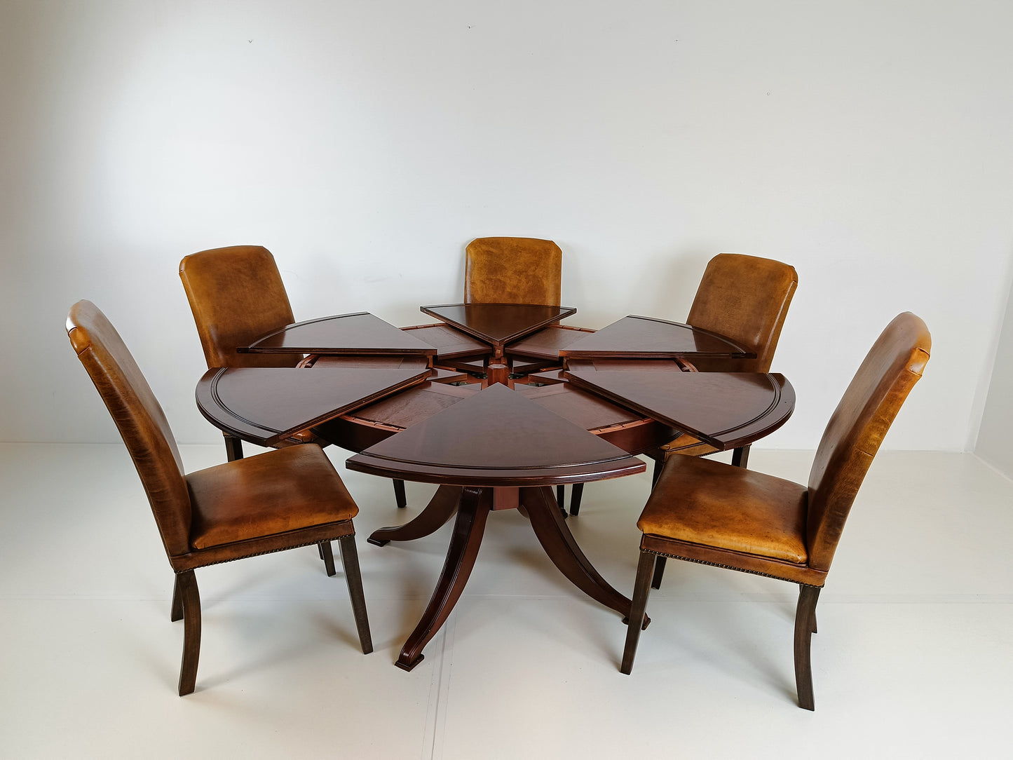 Jupe Expanding Round Table