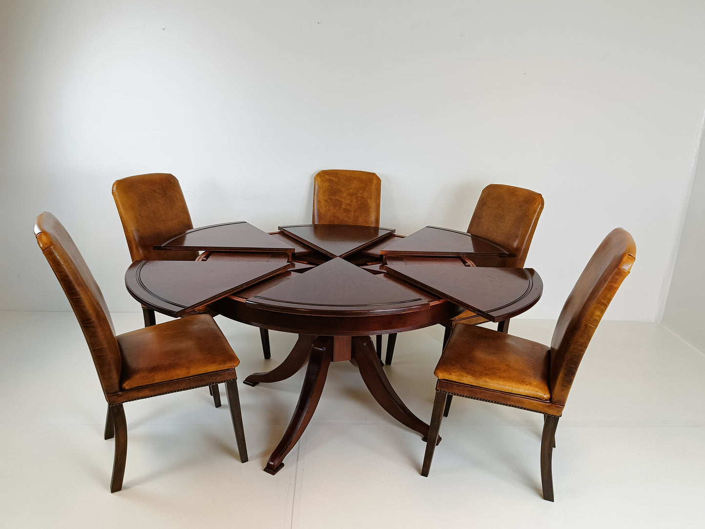 Jupe Expanding Round Table