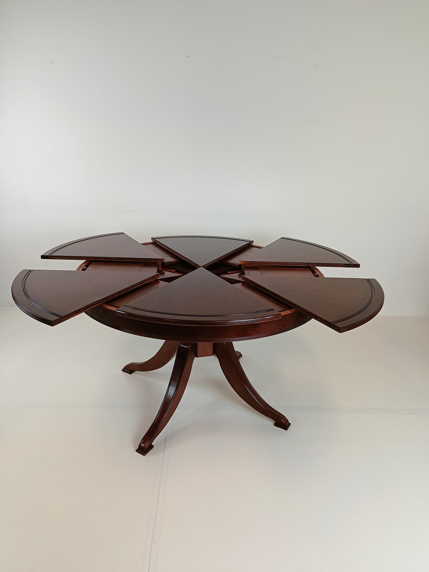 Jupe Expanding Round Table