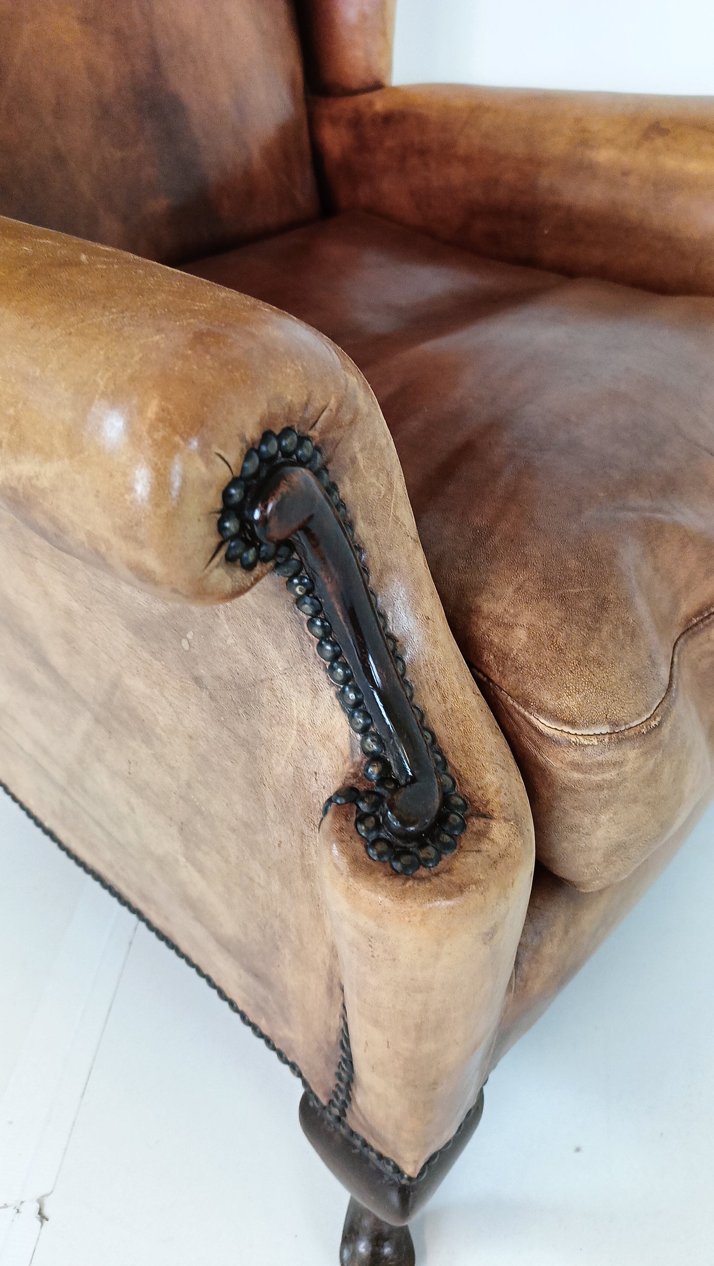 Amazing Sheep Leather Chair In Excellent Condition