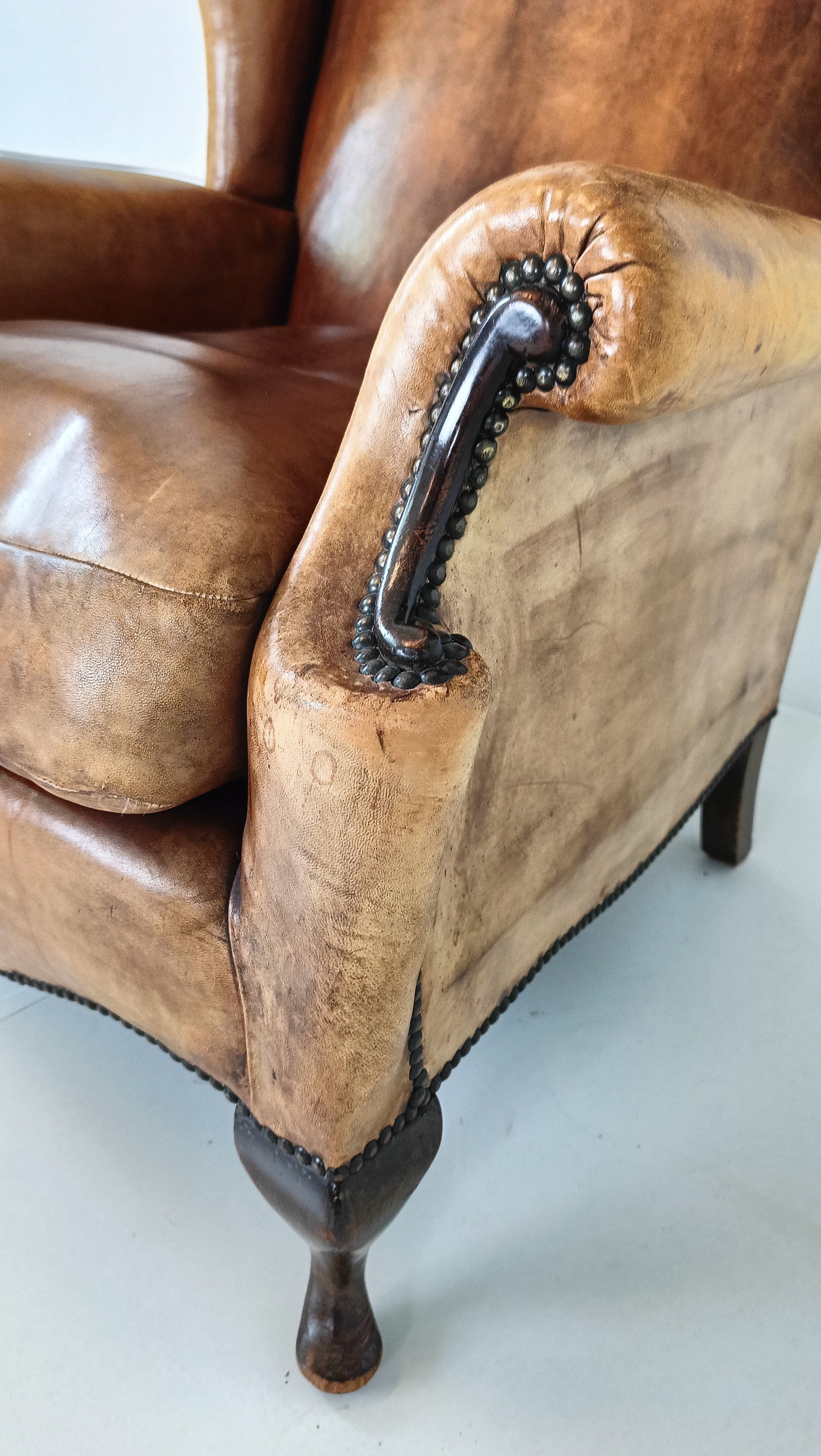 Amazing Sheep Leather Chair In Excellent Condition