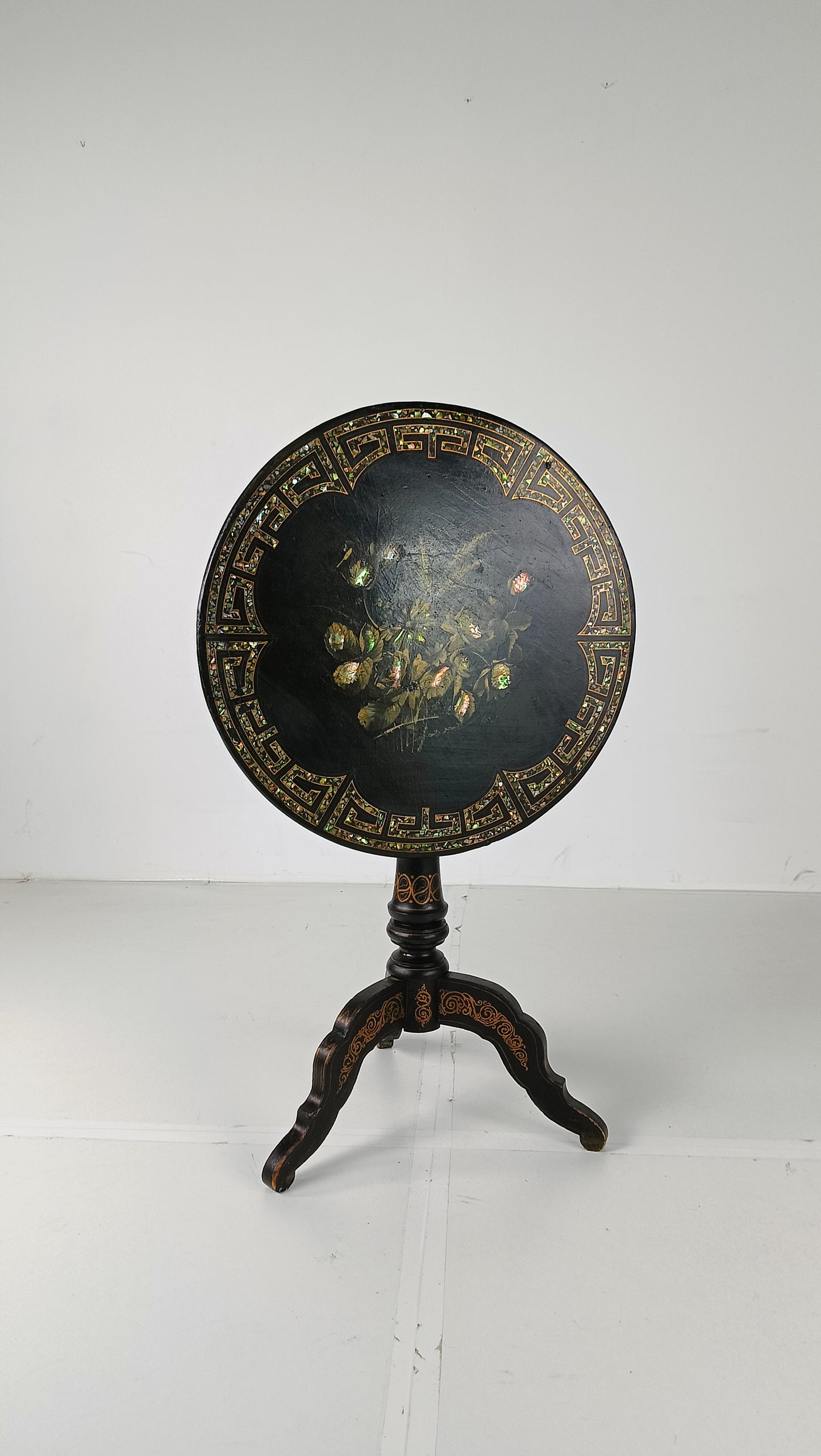 Astonishing Napoleon III Tip Top Table