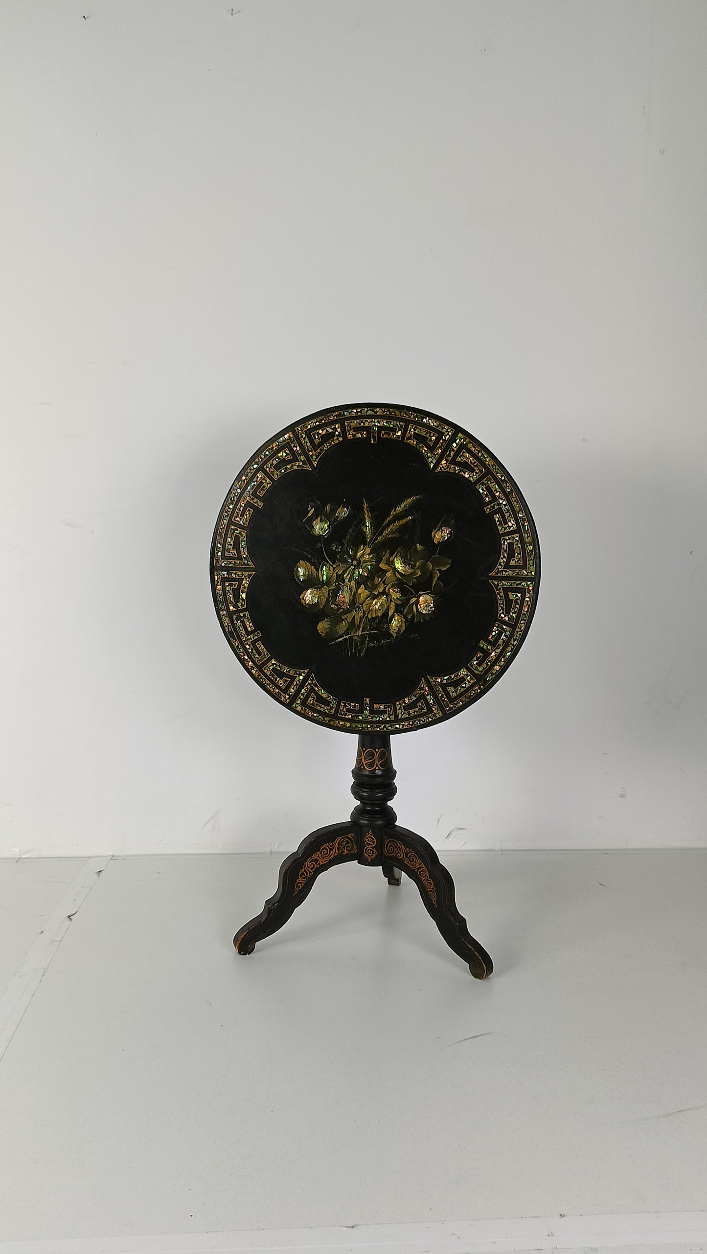 Astonishing Napoleon III Tip Top Table