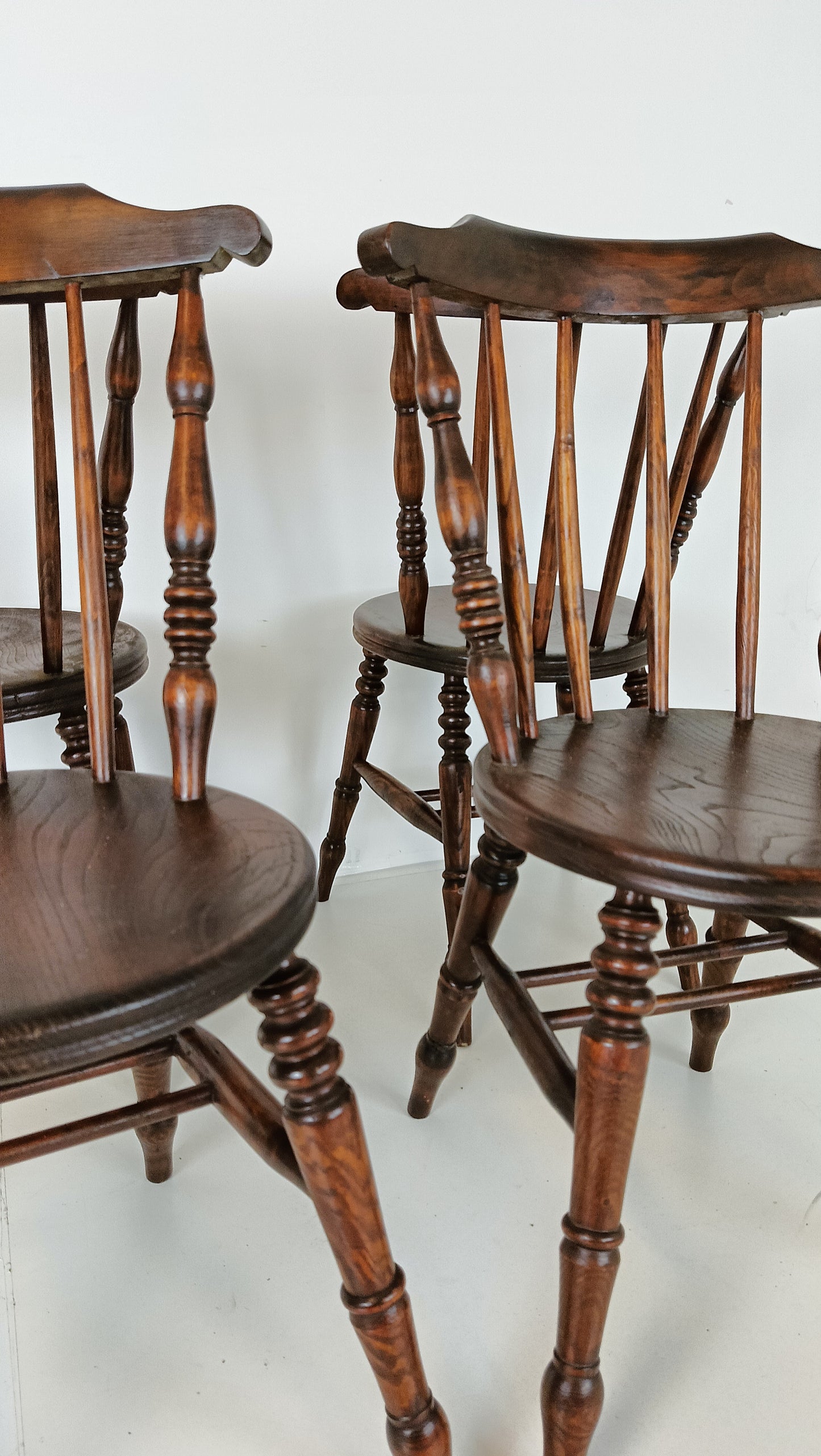 Beautiful Classic Snawdon Chair Set