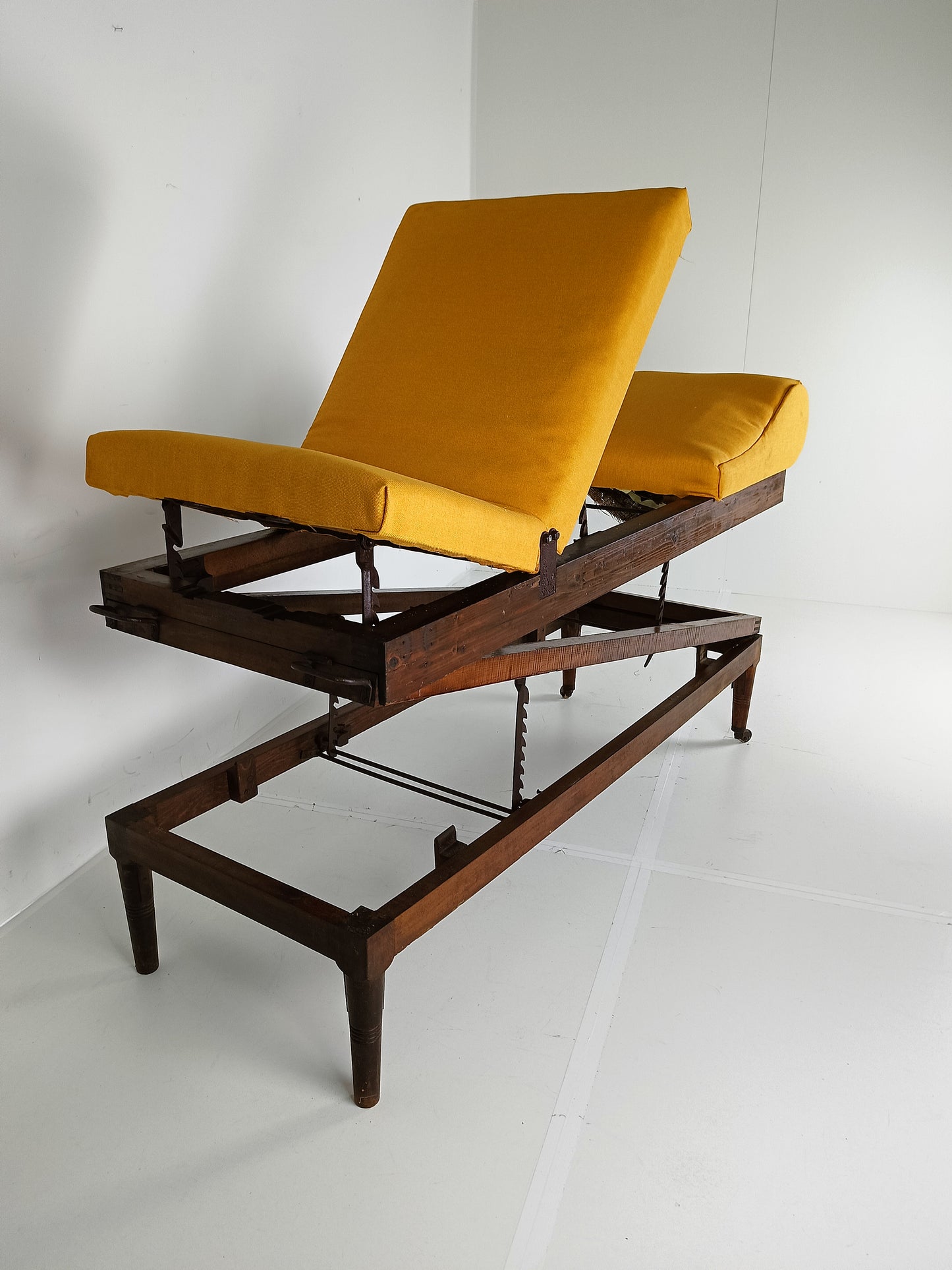 Antique English Militairy Hospital Bed