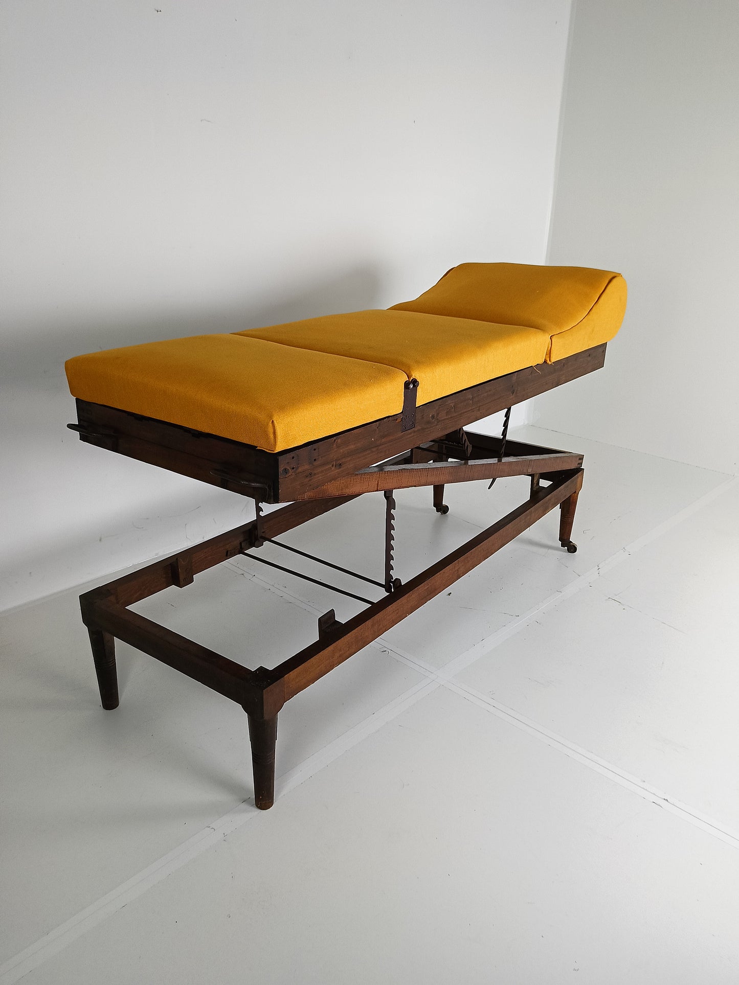 Antique English Militairy Hospital Bed