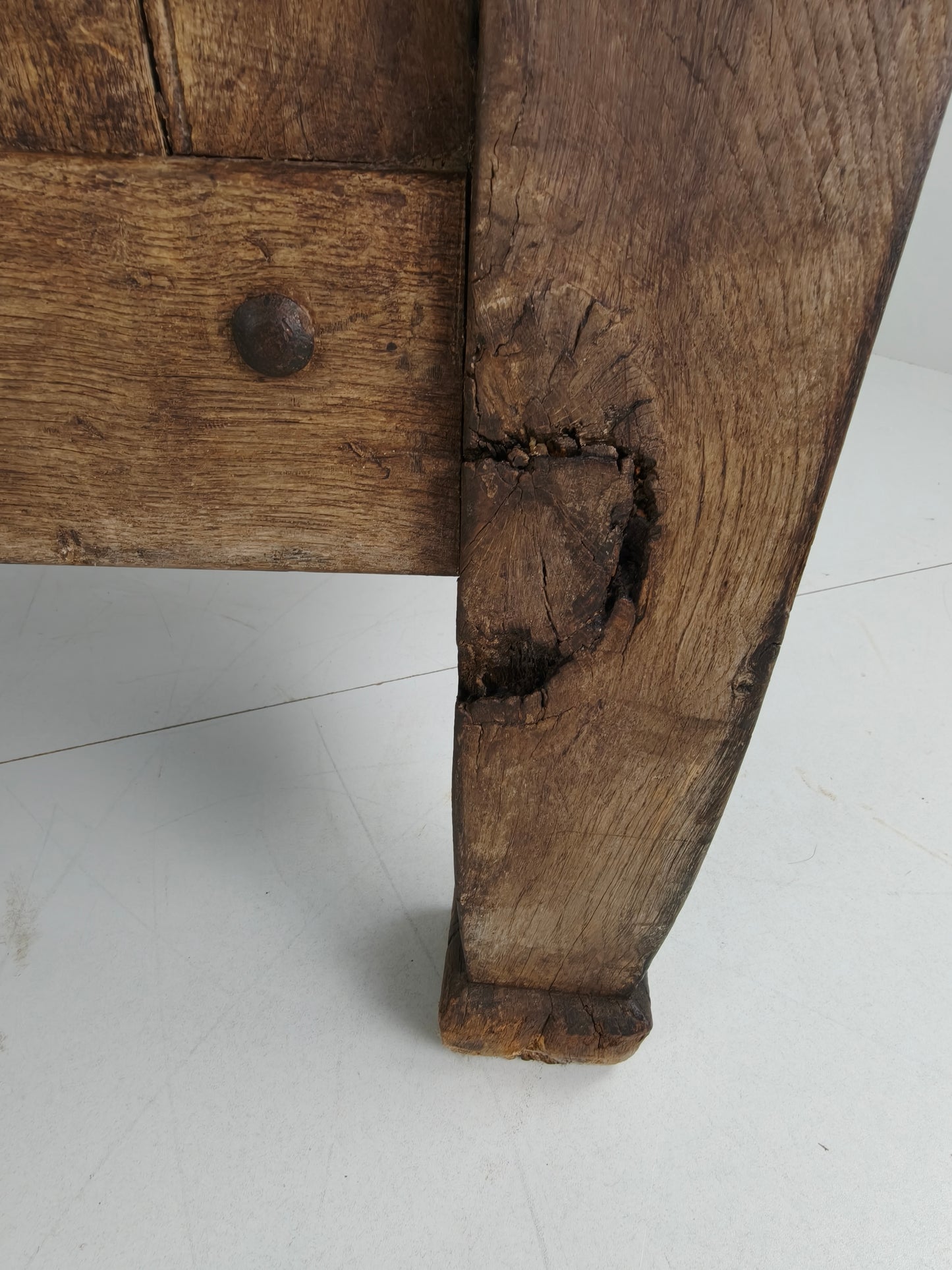 Stunning English Castle Bench - Late 18th Century Carved Jaguar Head Bench