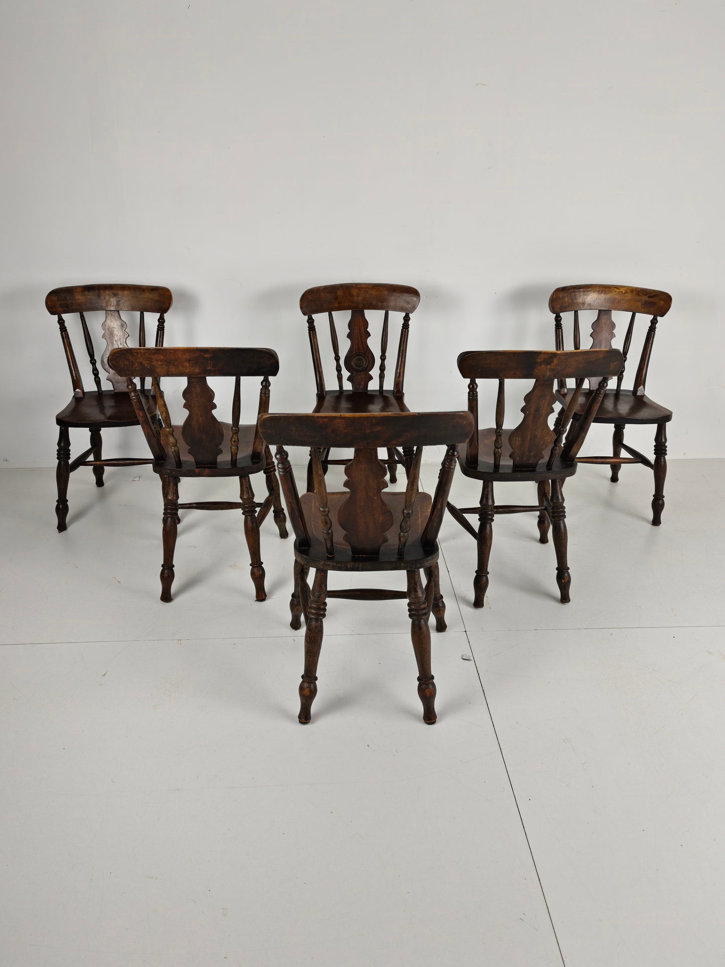 Set of 6 English Antique Farmhouse Dining Chairs – 19th Century Bullseye Back