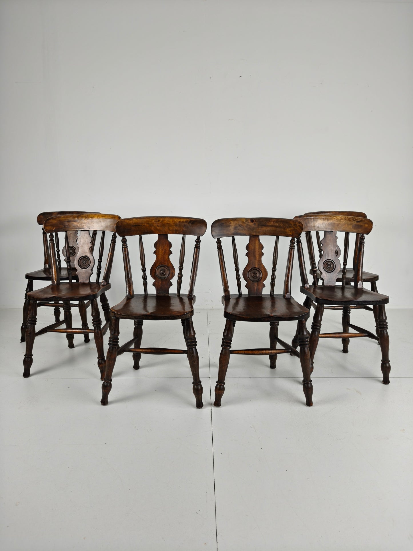 Set of 6 English Antique Farmhouse Dining Chairs – 19th Century Bullseye Back