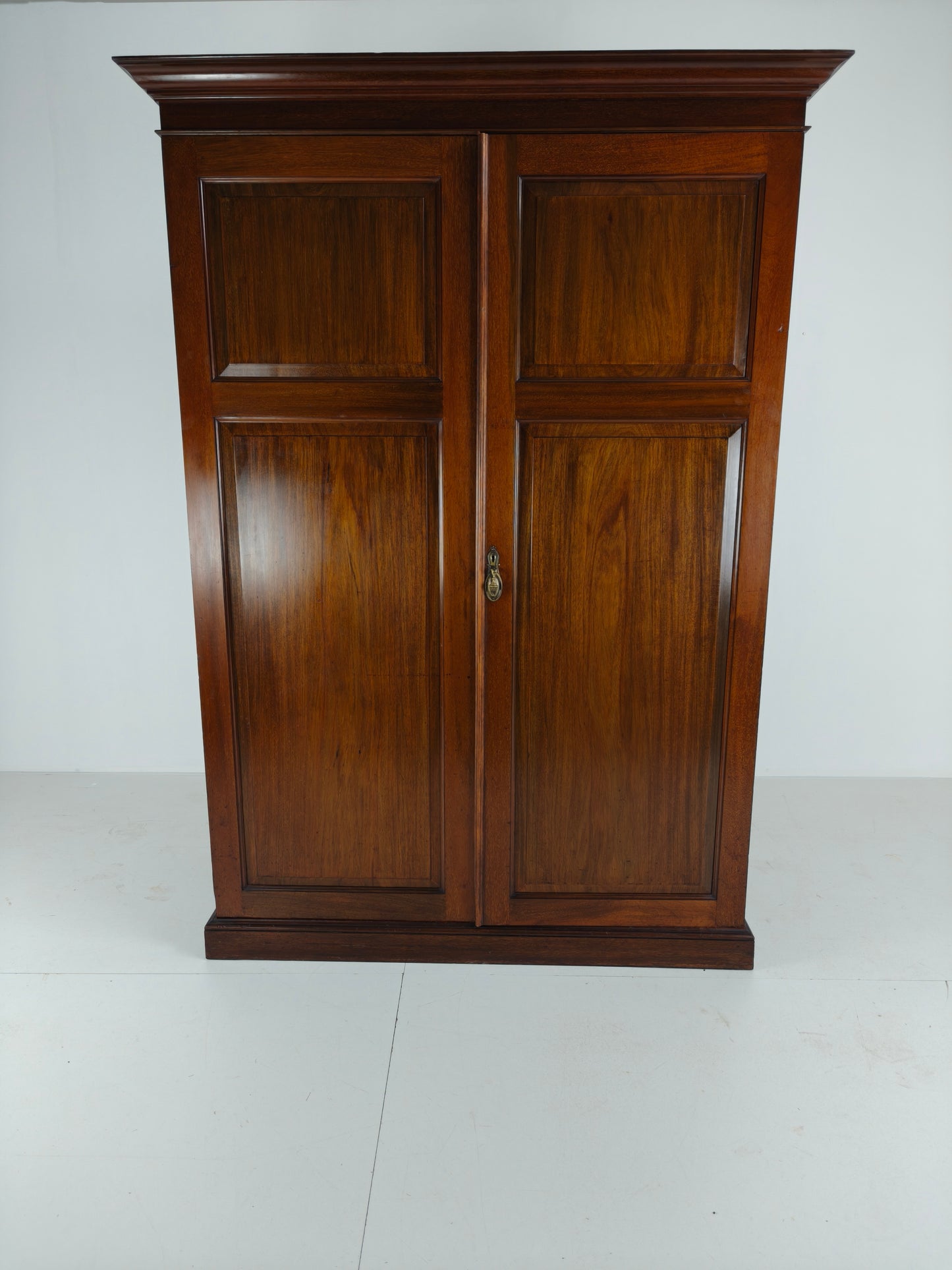 Exquisite English Mahogany Wardrobe from 1904 – the Innovation Trade-Mark, 16 New Bond Street, London