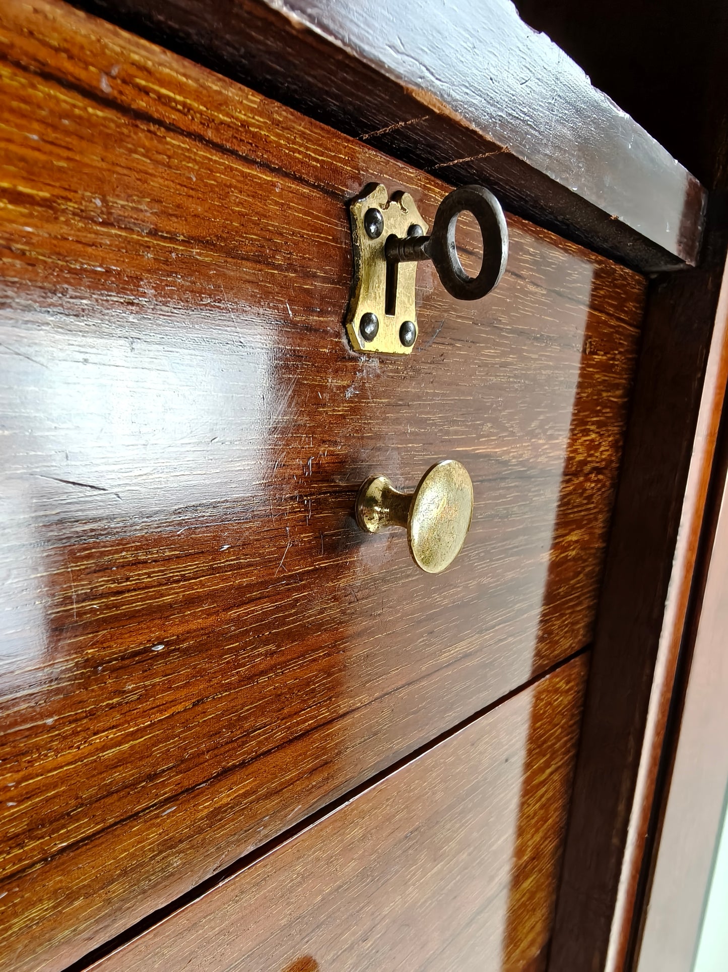 Exquisite English Mahogany Wardrobe from 1904 – the Innovation Trade-Mark, 16 New Bond Street, London
