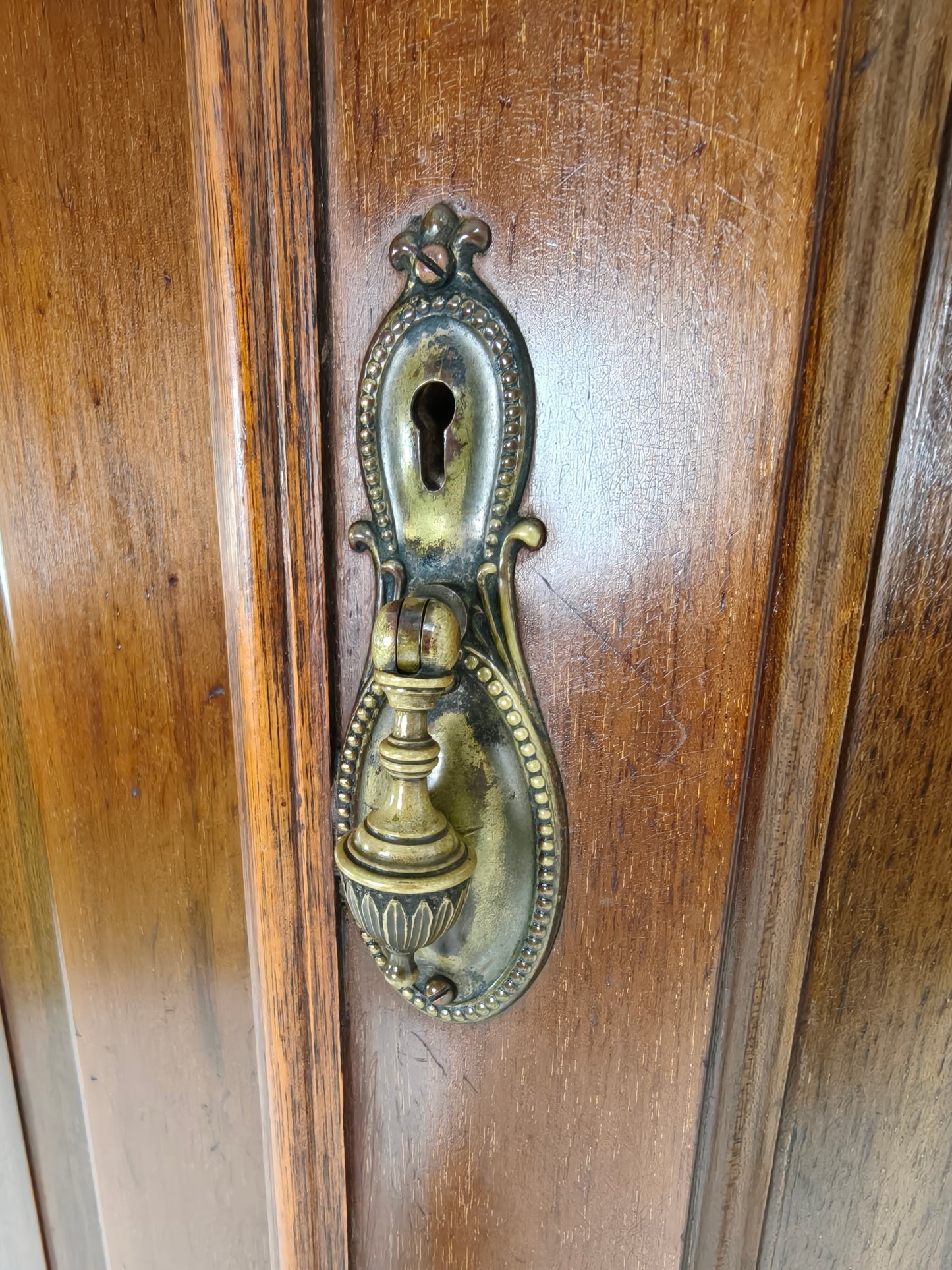 Exquisite English Mahogany Wardrobe from 1904 – the Innovation Trade-Mark, 16 New Bond Street, London