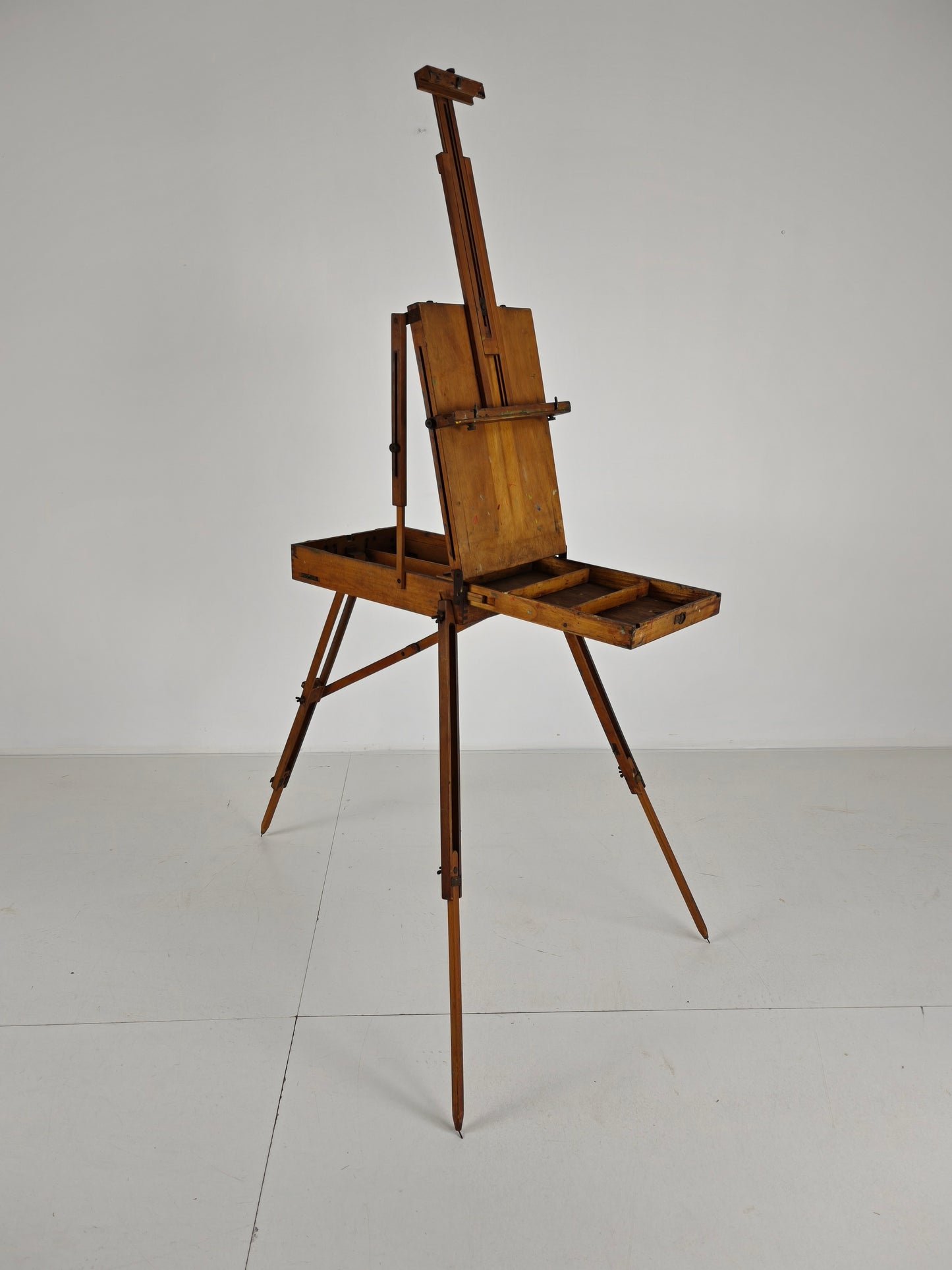 French Metamorphic Traveling Painter’s Box Easel – Grumbacher – BREV. S.G.D.G.