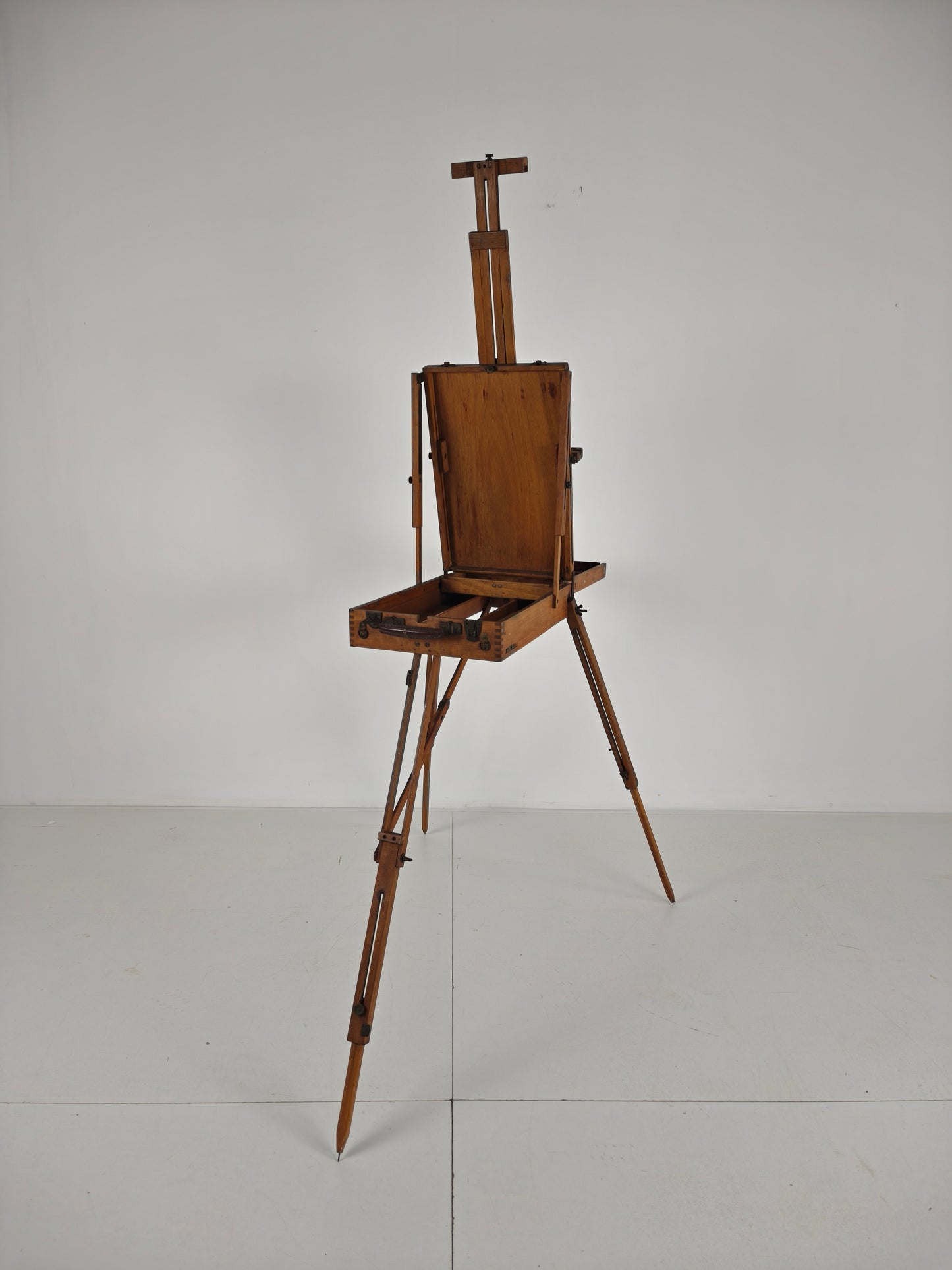 French Metamorphic Traveling Painter’s Box Easel – Grumbacher – BREV. S.G.D.G.